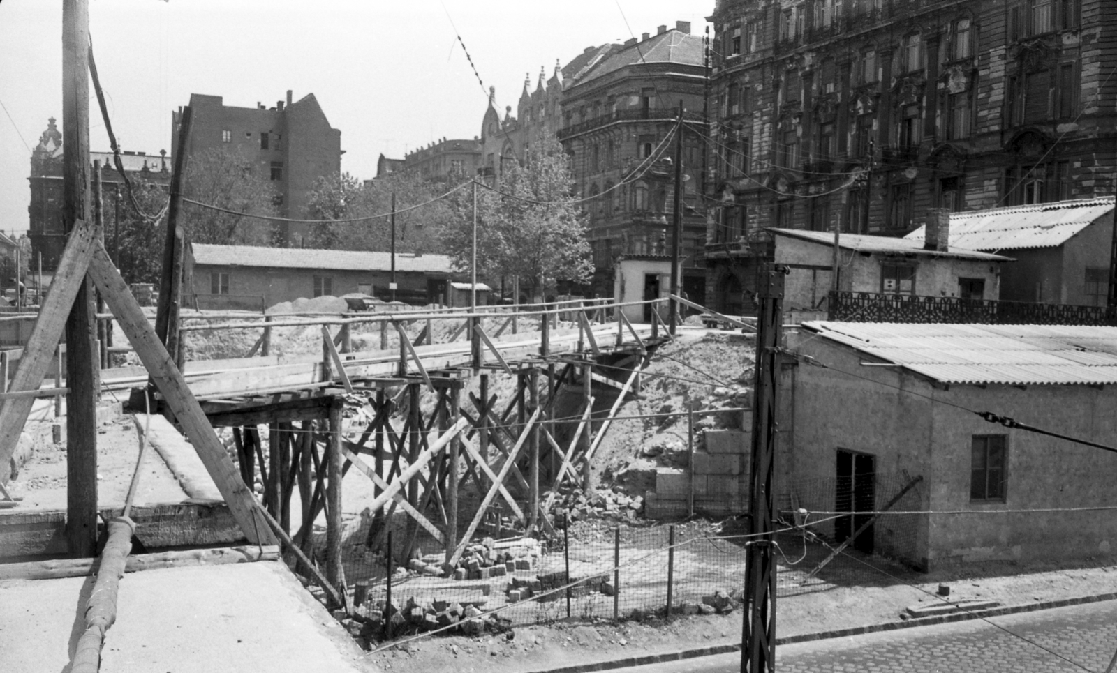 Hungary, Budapest V., Március 15. tér, a Belgrád rakparti lehajtó bontási terüle a lerombolt Erzsébet híd pesti hídfőjénél., 1962, FŐMTERV, Budapest, Fortepan #251674