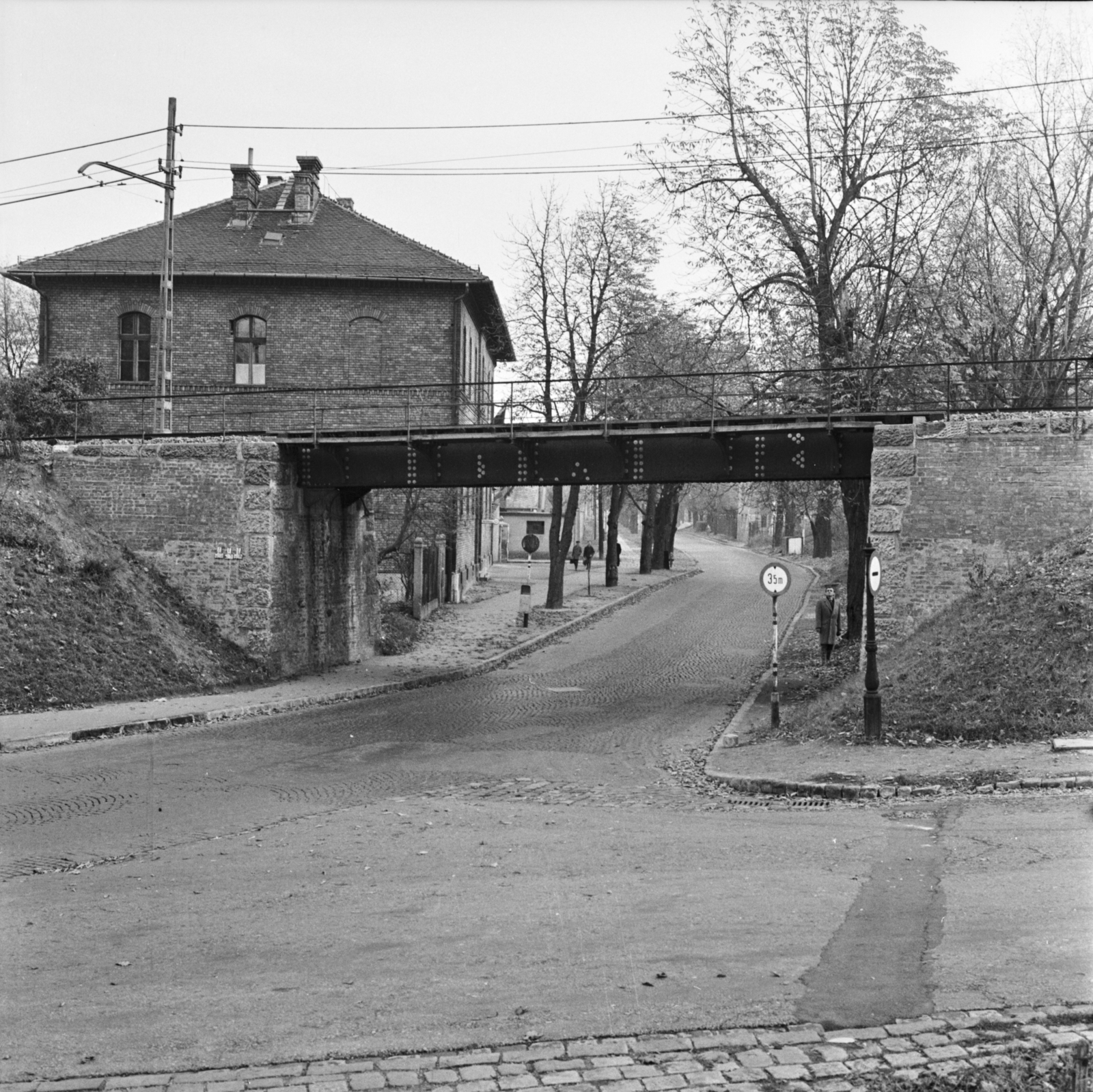 Magyarország, Budapest XII., Városmajor utca, a Fogaskerekű hídja, jobbra a Diós árok., 1962, FŐMTERV, Domonkos Endre, Budapest, fogaskerekű vasút, Fortepan #251701