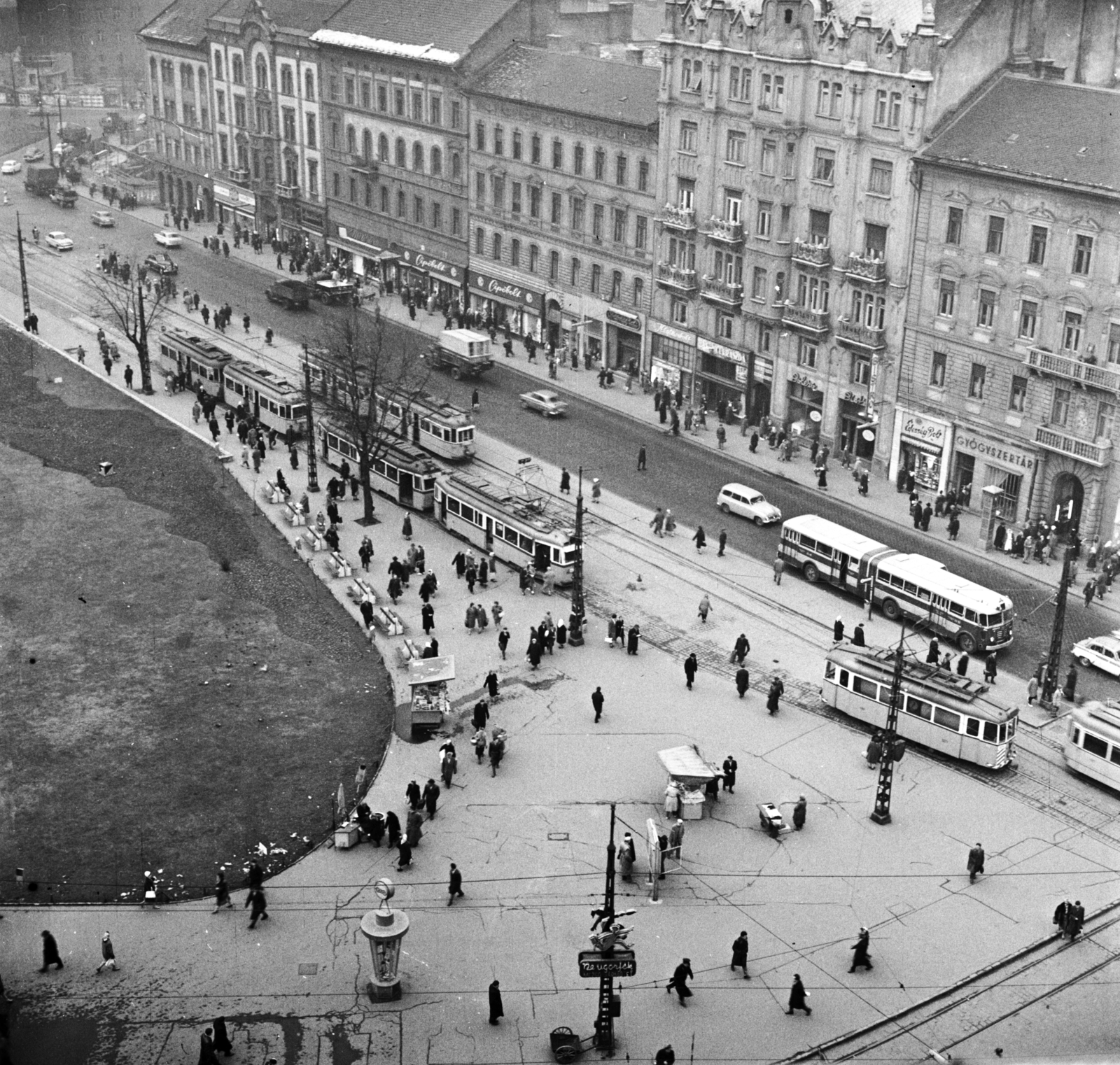 Hungary, Budapest VII.,Budapest VIII., Baross tér, kilátás a Keleti pályaudvar épületéről., 1962, FŐMTERV, Budapest, Fortepan #251716