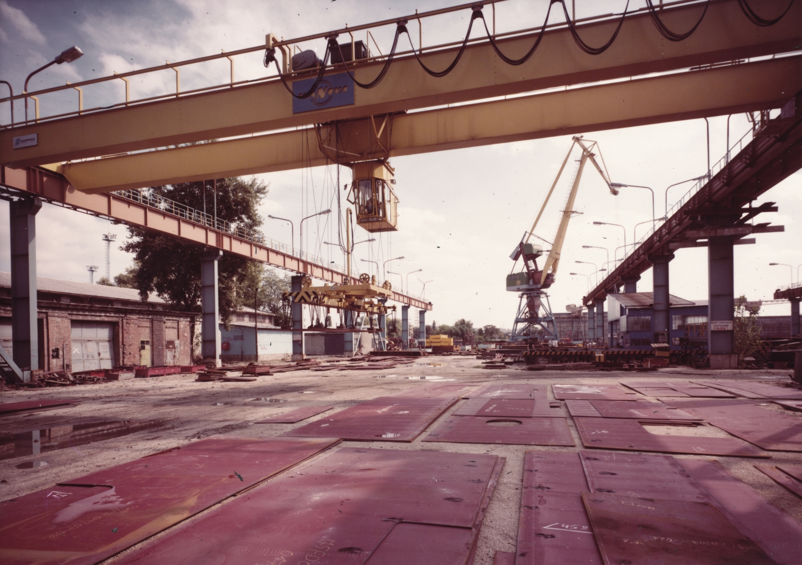 Magyarország, Budapest XIII., Népsziget, Ganz Hajó-és darugyár., 1984, Super8 Alapítvány, színes, daru, nehézipar, gyár, hajógyártás, Budapest, Fortepan #25175