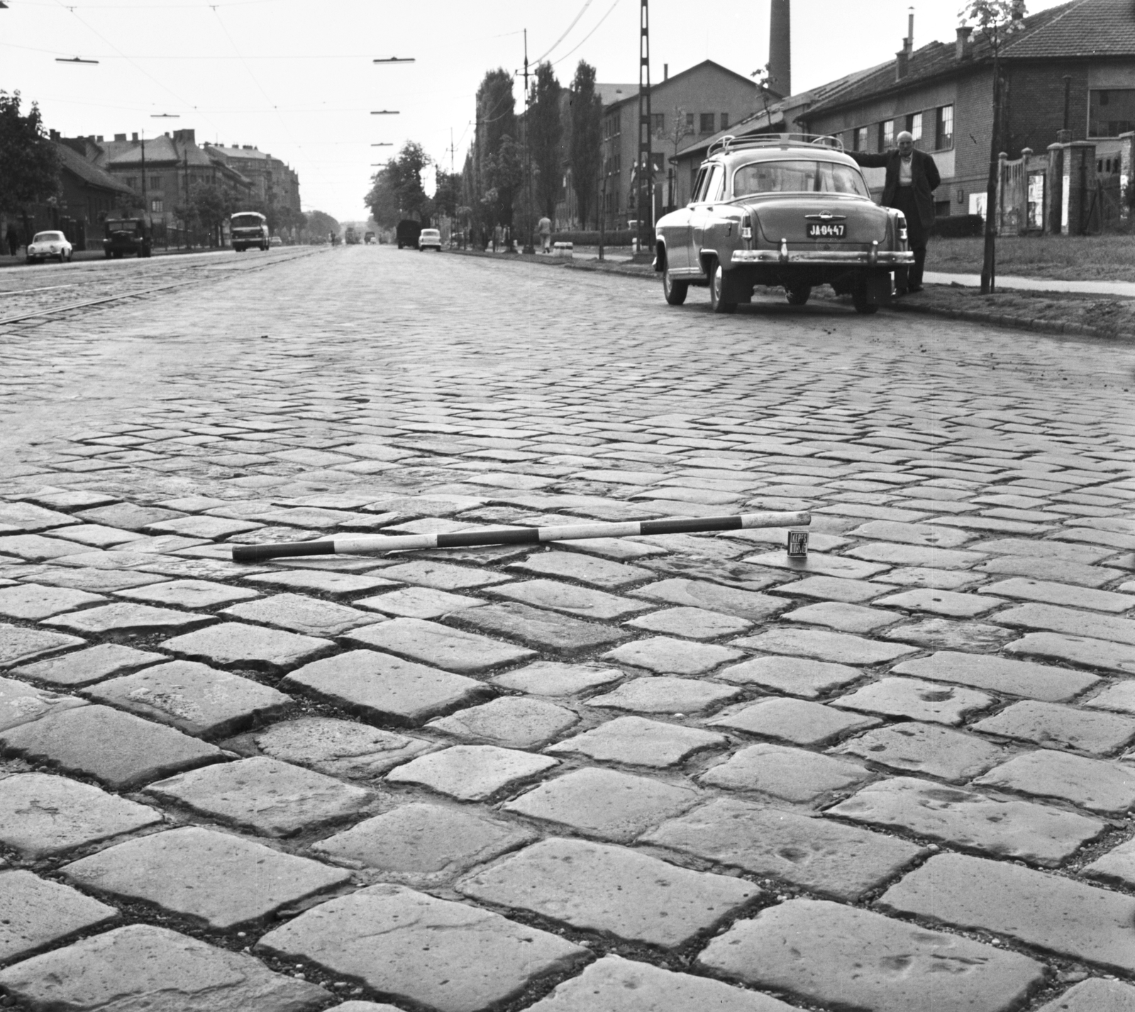 Magyarország, Budapest XI., a Bartók Béla út Tétényi köz - Hídvég utca közötti szakasza. Felfagyott, kikátyúsodott útszakasz felmérése., 1963, FŐMTERV, Domonkos Endre, Budapest, Fortepan #251771