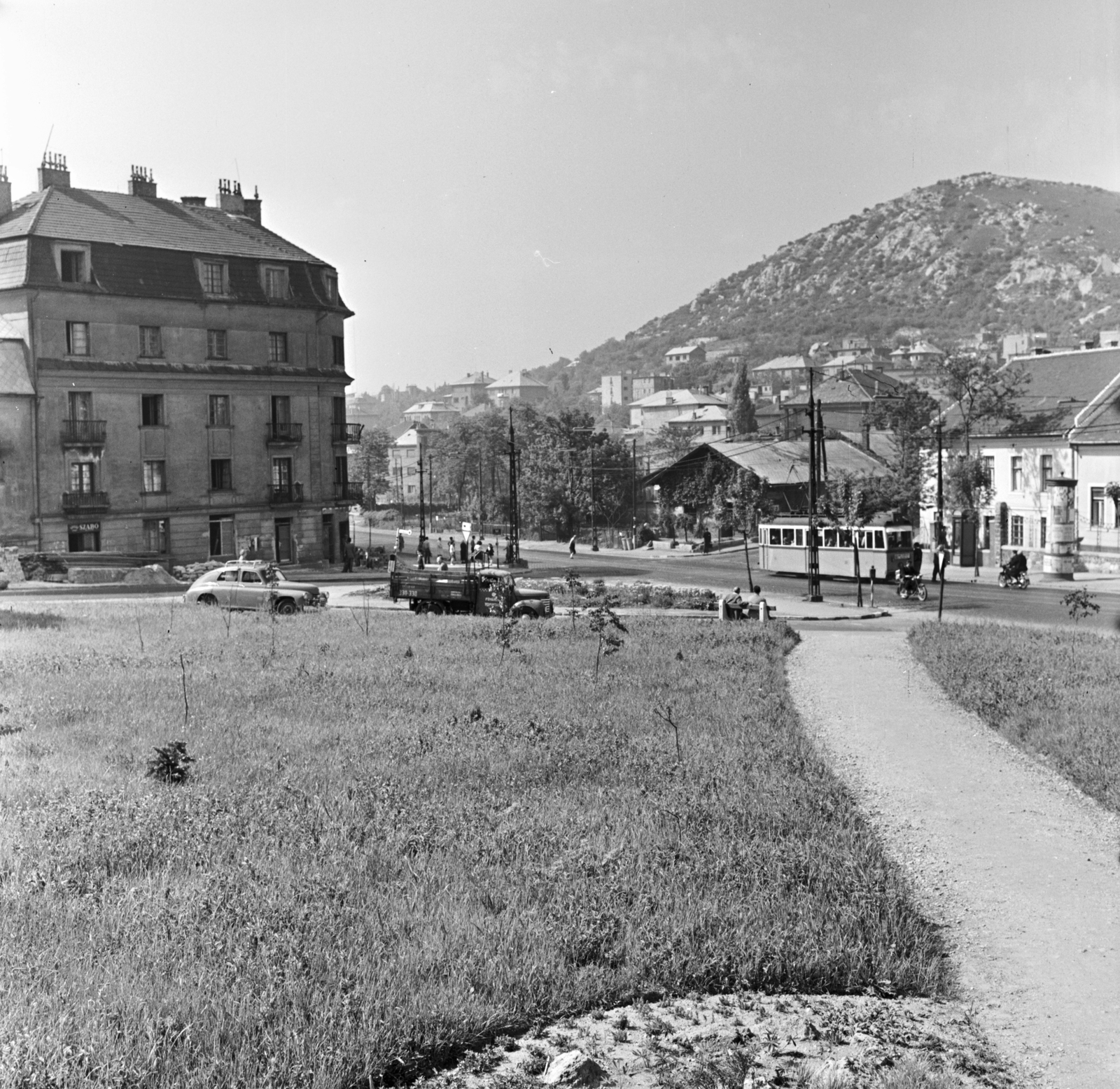 Magyarország, Budapest XI.,Budapest XII., park a Hegyalja út - Alkotás utca találkozásánál, jobbra a Sas-hegy., 1963, FŐMTERV, Domonkos Endre, Budapest, Fortepan #251778