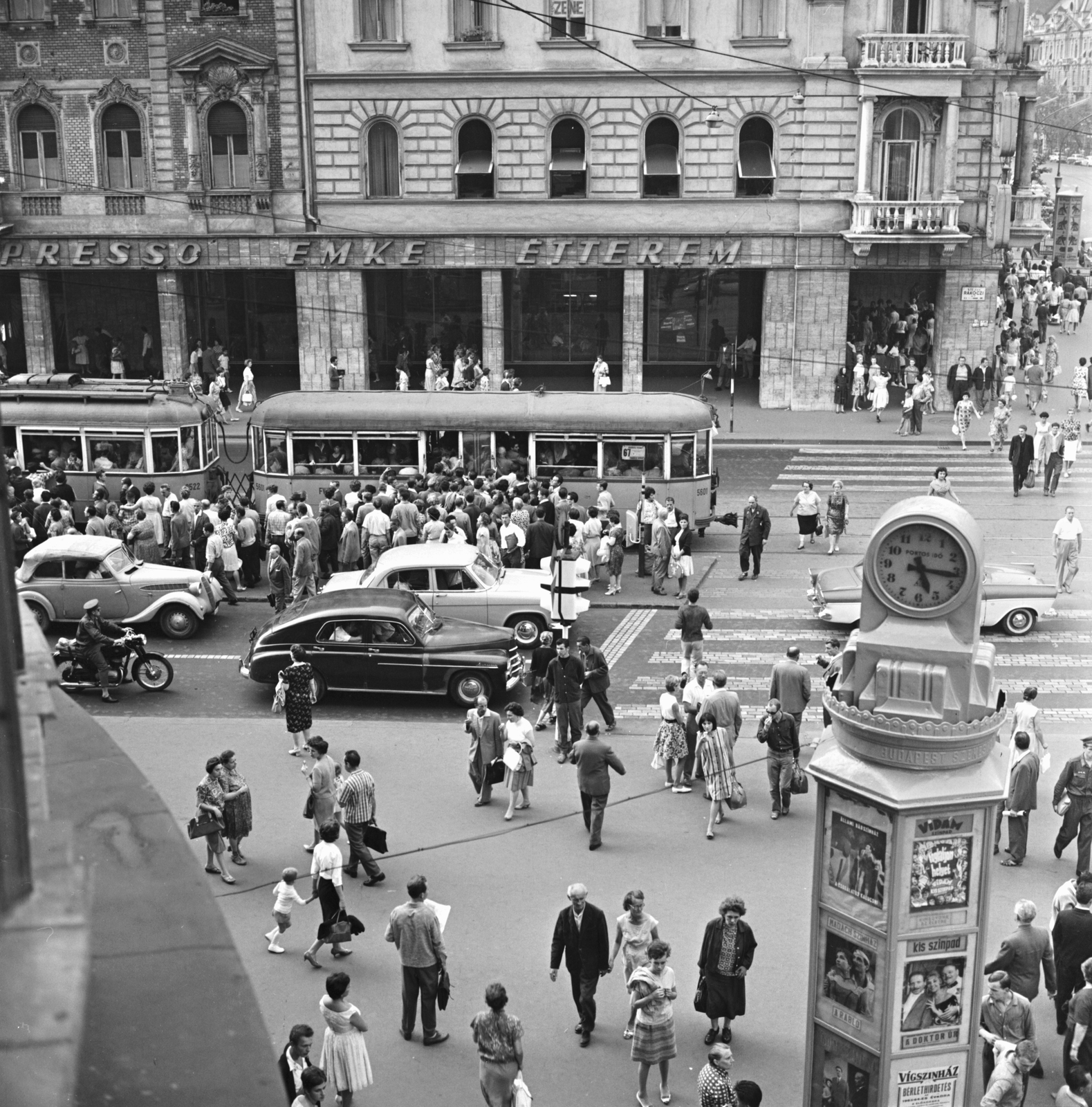 Magyarország, Budapest VII.,Budapest VIII., Rákóczi út - Nagykörút kereszteződés. A felvételsorozat gyalogos forgalomszámláláshoz készült, 10 mp felvételi időközzel., 1963, FŐMTERV, Domonkos Endre, Budapest, BMW 321, Fortepan #251814