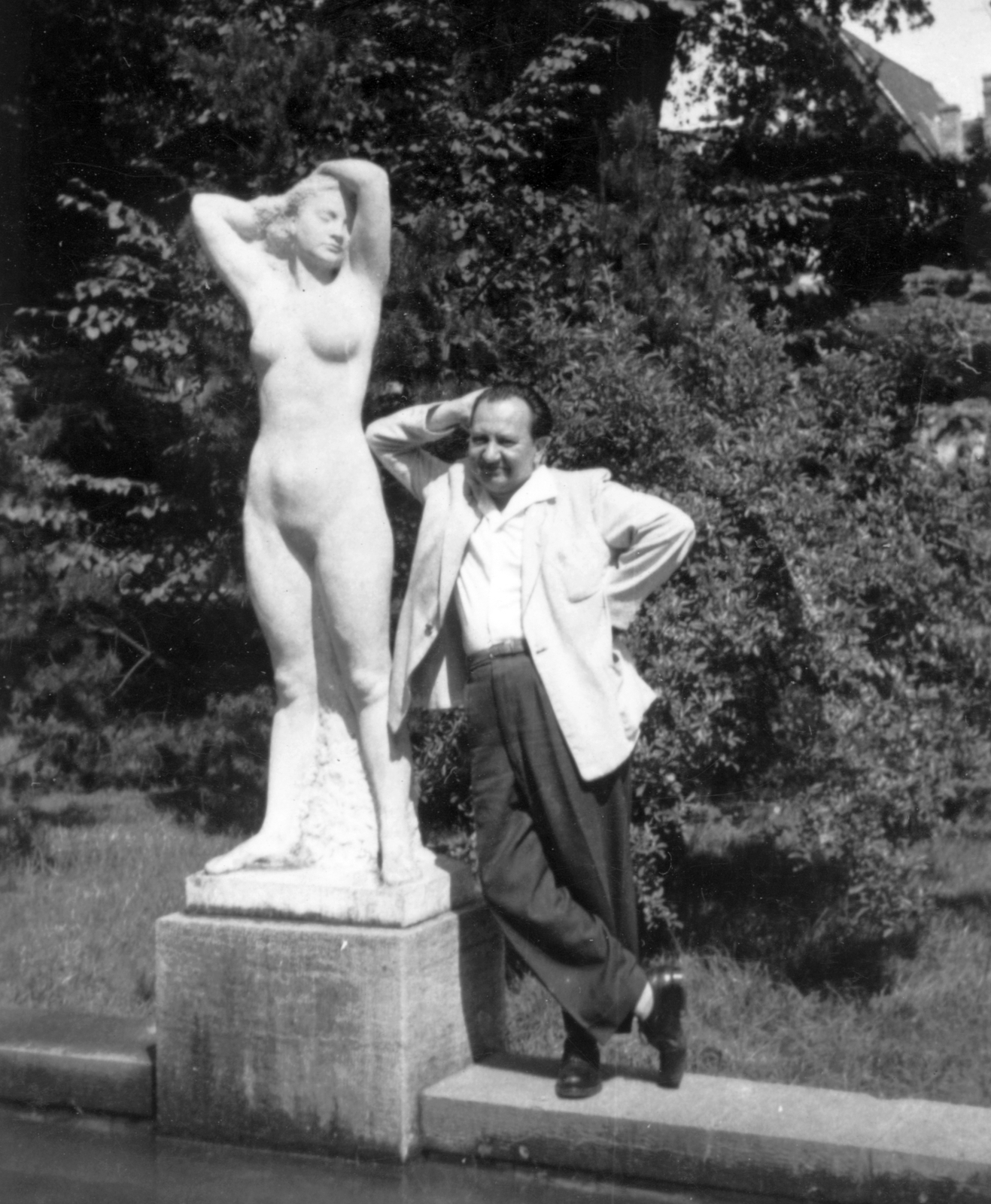 Hungary, Miskolc,Miskolctapolca, park az Anna szálló közelében. Az Akt című szobor (Sóváry János, 1935.) mára a Barlangfürdő bejárata elé került., 1959, Fortepan, portrait, sculpture, nude figure, Fortepan #25182