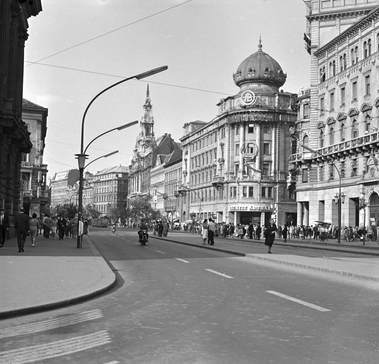 Hungary, Budapest VII.,Budapest VIII., József Körút a Blaha Lujza térnél, balra a Nemzeti Színház. Szemben az Erzsébet (Lenin) körút házsora., 1963, FŐMTERV, Budapest, Fortepan #251823