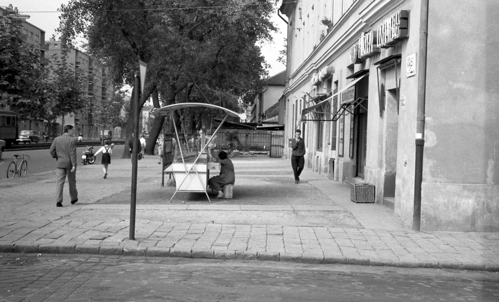 Hungary, Budapest XIII., a Váci út a Csángó utca torkolatától a Klapka utca irányába nézve., 1963, FŐMTERV, Budapest, Fortepan #251849