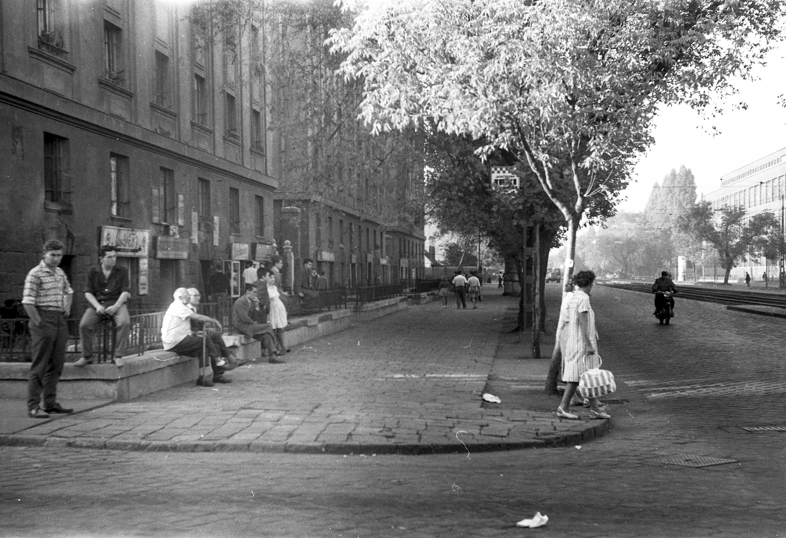 Hungary, Budapest XIII., Váci út, a Csavargyár utca sarkánál a 170. számú ház., 1963, FŐMTERV, Budapest, tram stop, Fortepan #251883