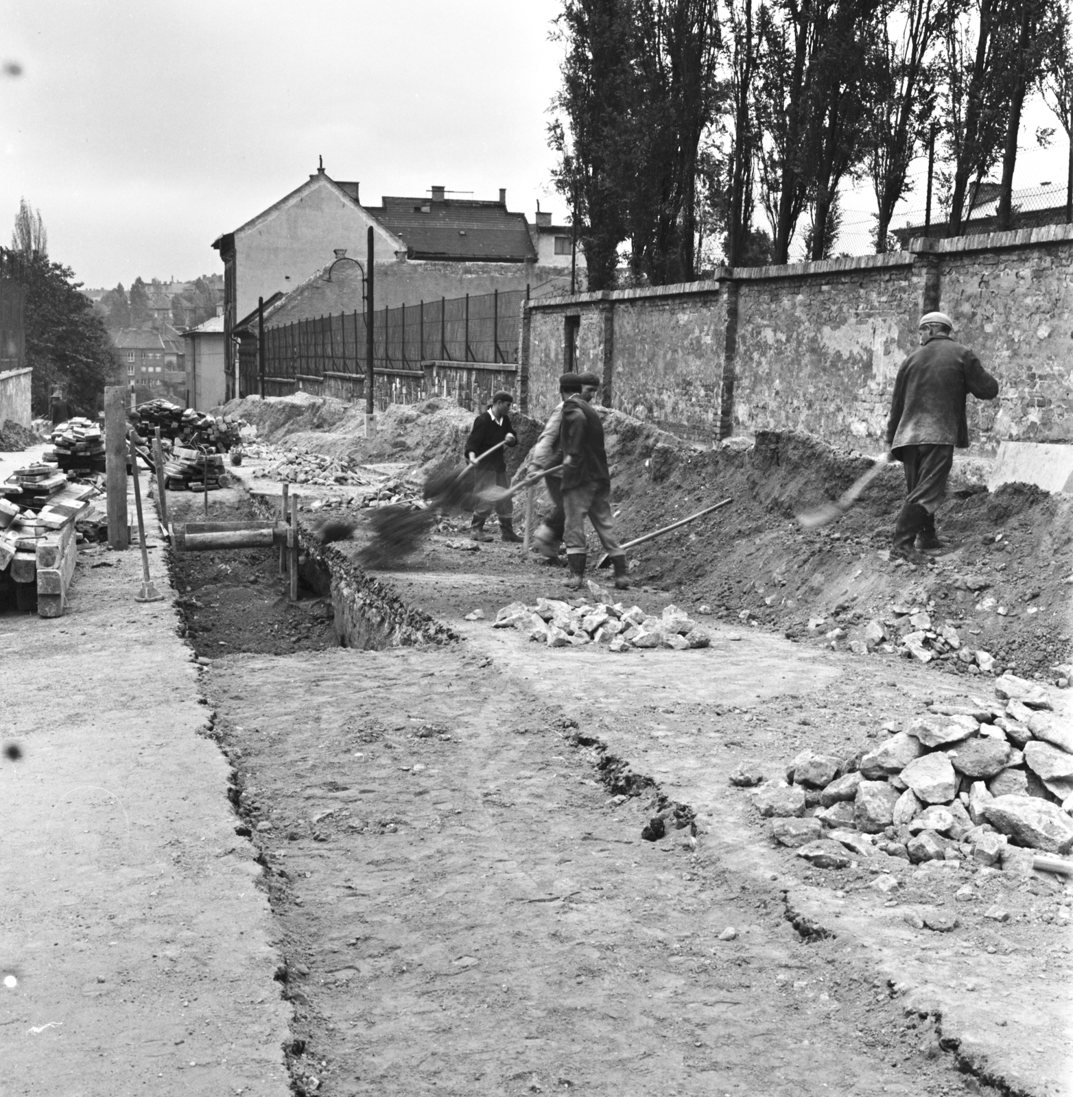 Magyarország, Budapest XII., a Kiss János altábornagy utca Alkotás utca - Győri út közötti szakasza, csatorna építés., 1963, FŐMTERV, Domonkos Endre, Budapest, Fortepan #251896