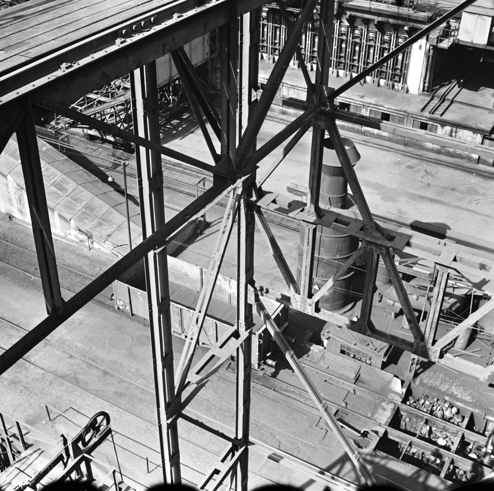 Hungary, Óbuda, Budapest III., Óbudai Gázgyár., 1963, FŐMTERV, Budapest, bird's eye view, scaffolding, riveted steel, Fortepan #251903