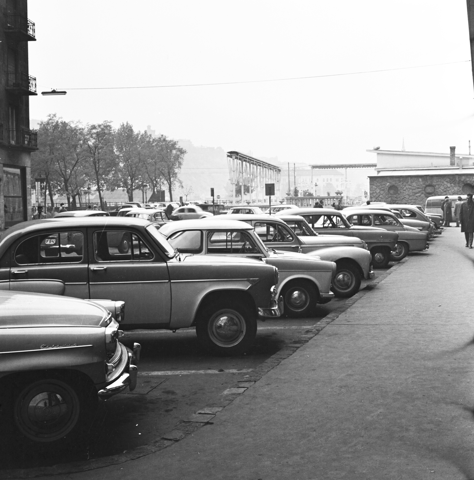 Hungary, Budapest V., Régi posta utca az Apáczai Csere János utca felé nézve, háttérben a Dunakert a Duna Szálló déli falánál., 1963, FŐMTERV, Budapest, Fortepan #251918