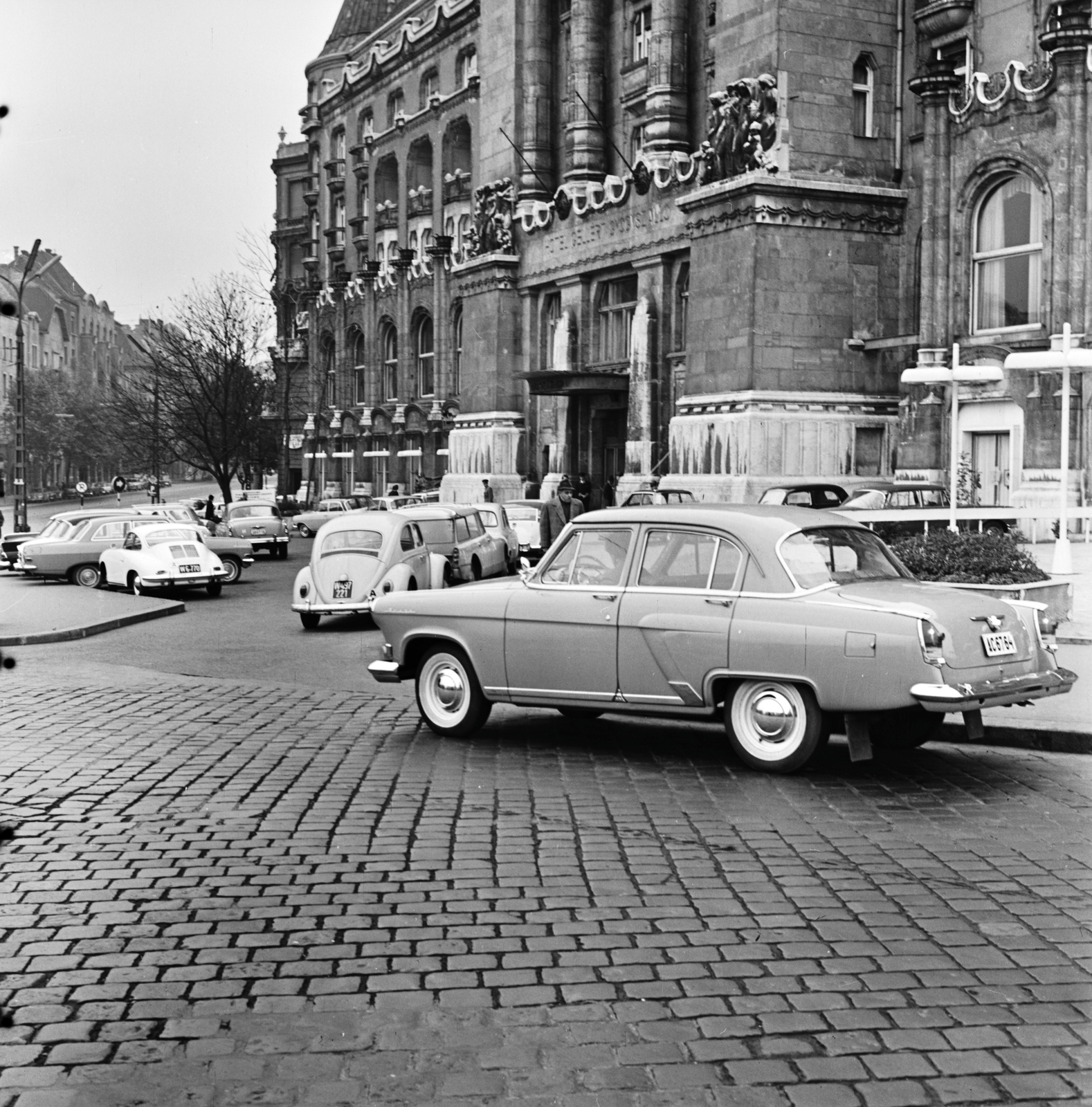 Magyarország, Budapest XI., Szent Gellért tér a Gellért Szálló előtt., 1963, FŐMTERV, Domonkos Endre, Budapest, Fortepan #251947