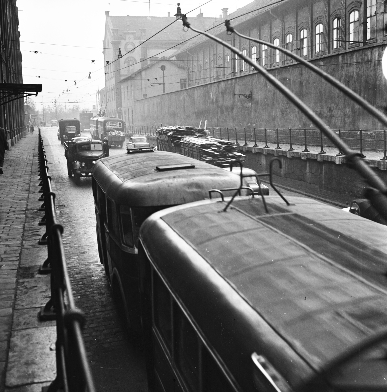 Hungary, Budapest VIII.,Budapest X., Könyves Kálmán körút az aluljárótól a Kőbányai út felé nézve., 1963, FŐMTERV, trolley bus, Budapest, Best of, Fortepan #252004