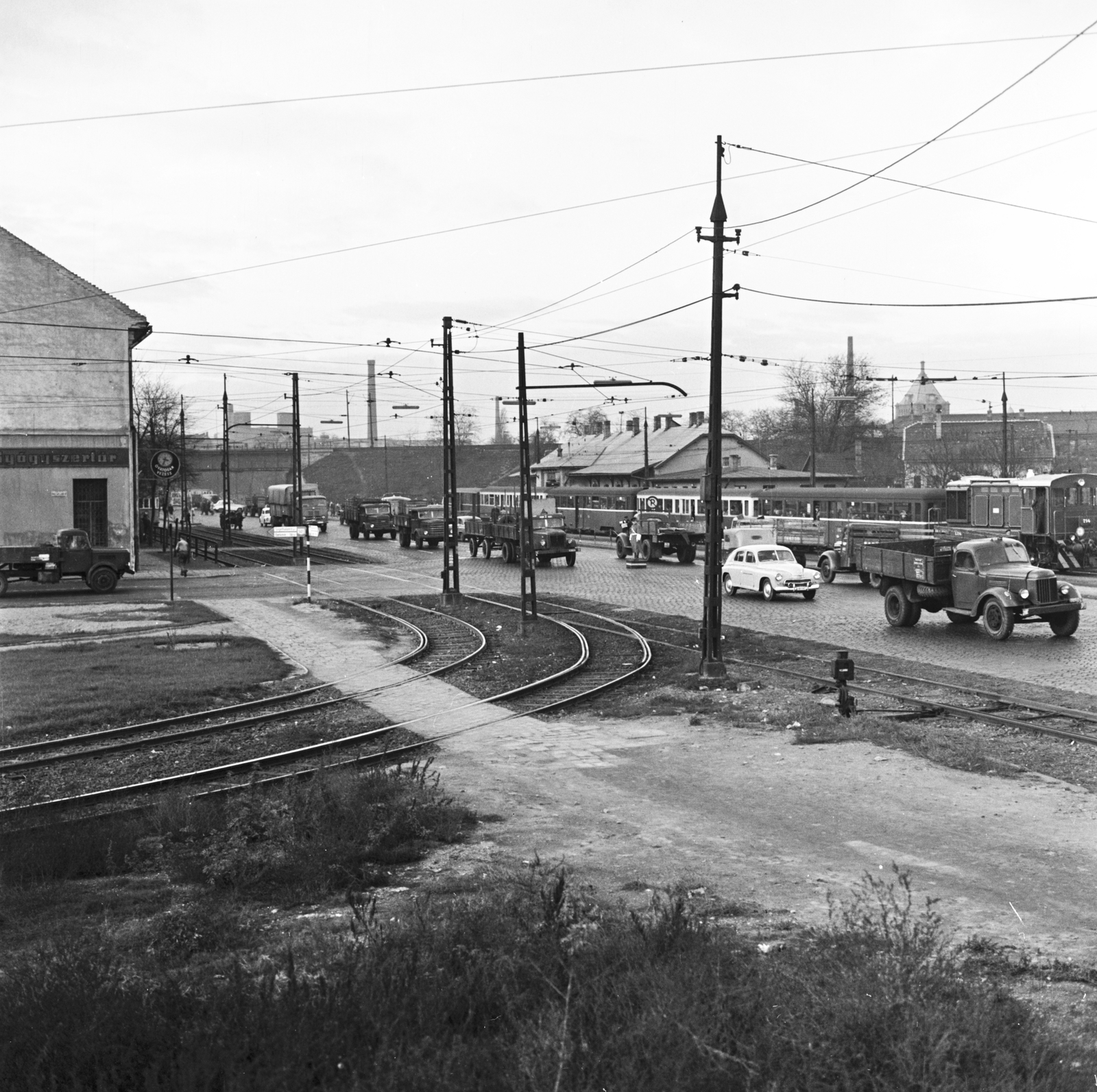 Hungary, Budapest IX., Soroksári út, balra a Kvassay Jenő út, jobbra a háttérben a villamosvasút és a HÉV forgalmi-műszaki telepei, a Vágóhíd kocsiszín., 1963, FŐMTERV, Budapest, Fortepan #252062