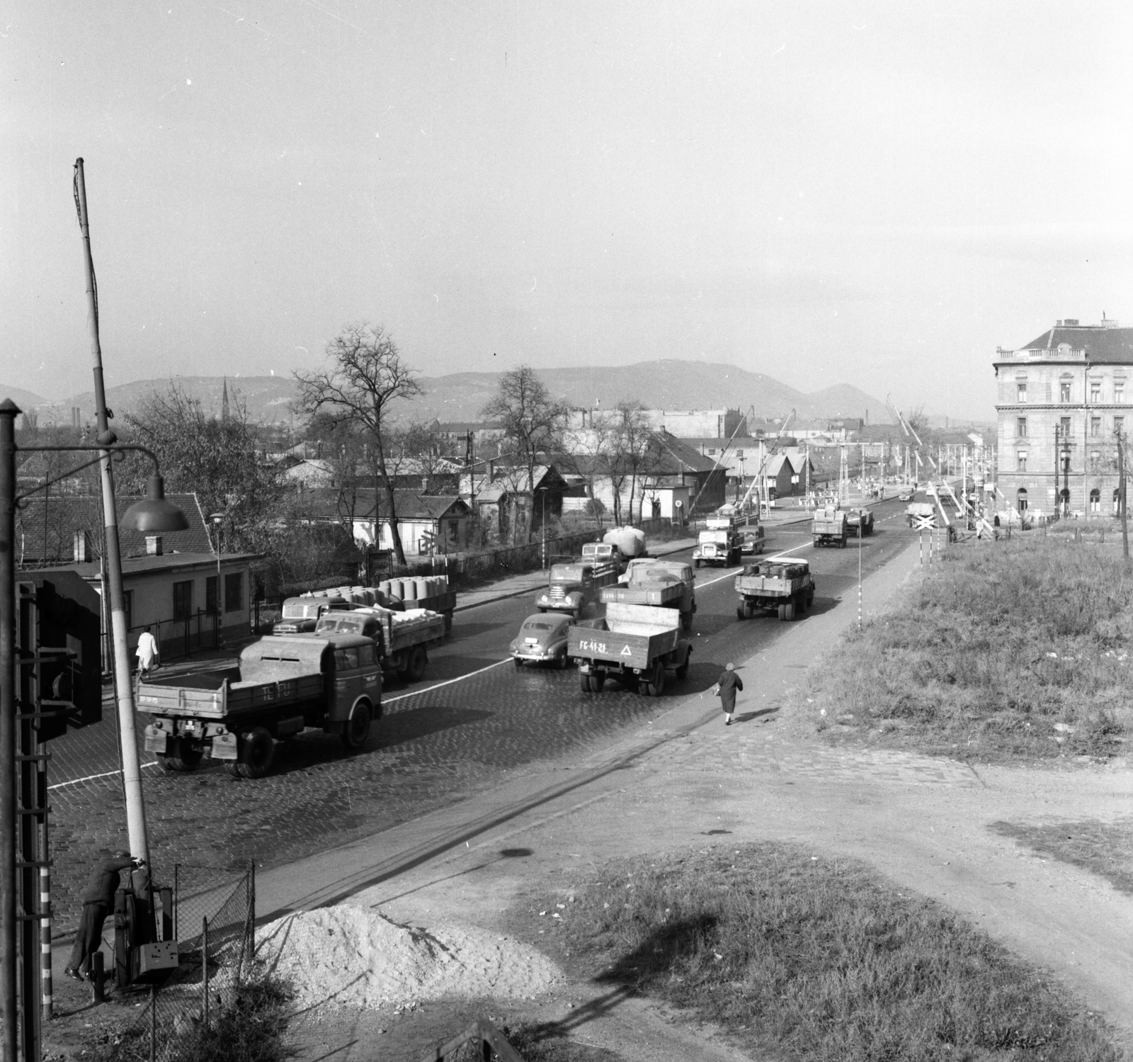 Hungary, Budapest XIV.,Budapest XIII., Hungária körút, szemben a Róbert Károly körút sarkán a Szent László út (Mautner Sándor utca) 2. számú ház látszik., 1963, FŐMTERV, Budapest, Fortepan #252072