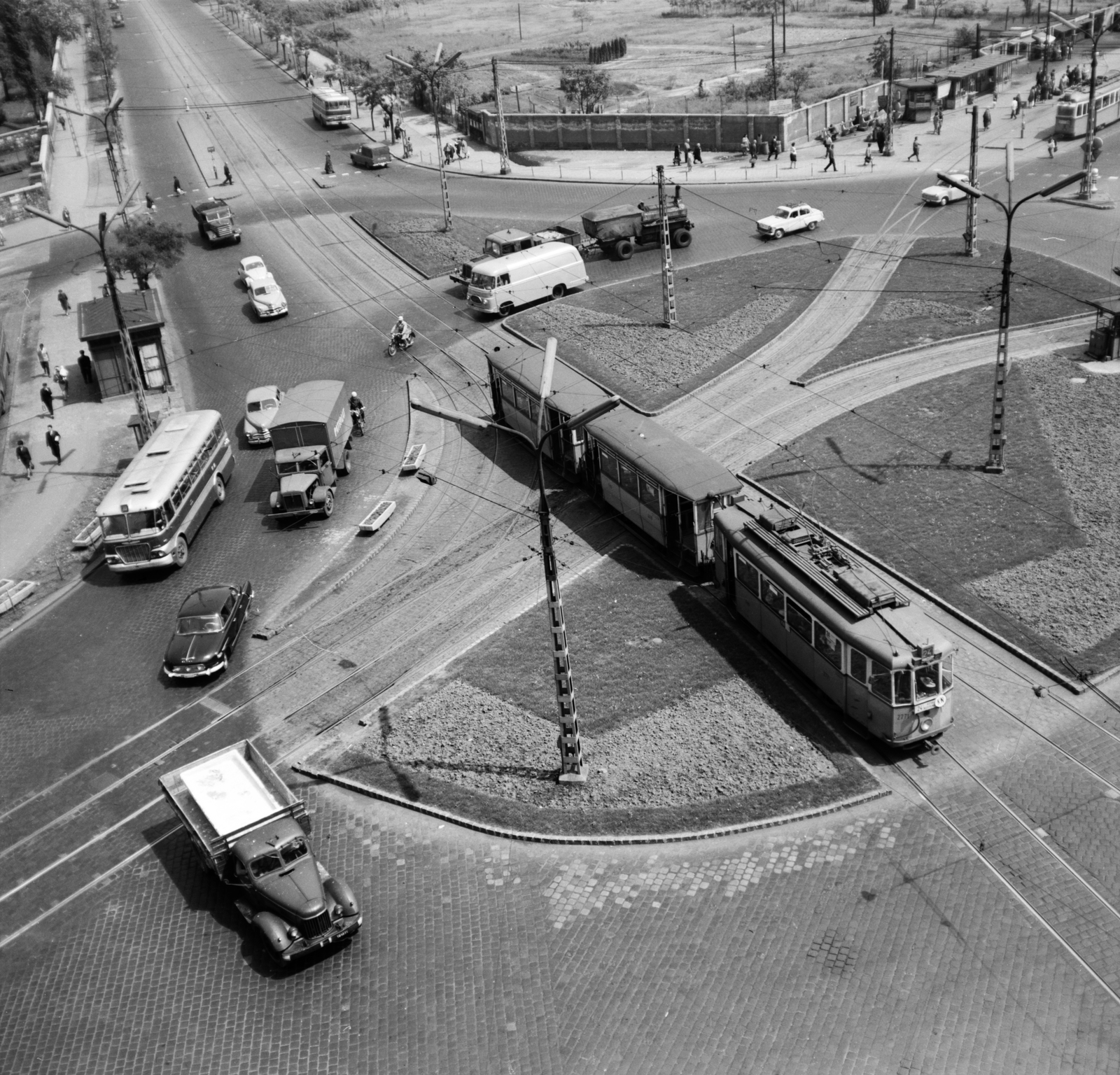 Magyarország, Budapest VIII., Nagyvárad tér, szemben balra az Orczy (Mező Imre) út., 1966, FŐMTERV, Domonkos Endre, Budapest, Fortepan #252098