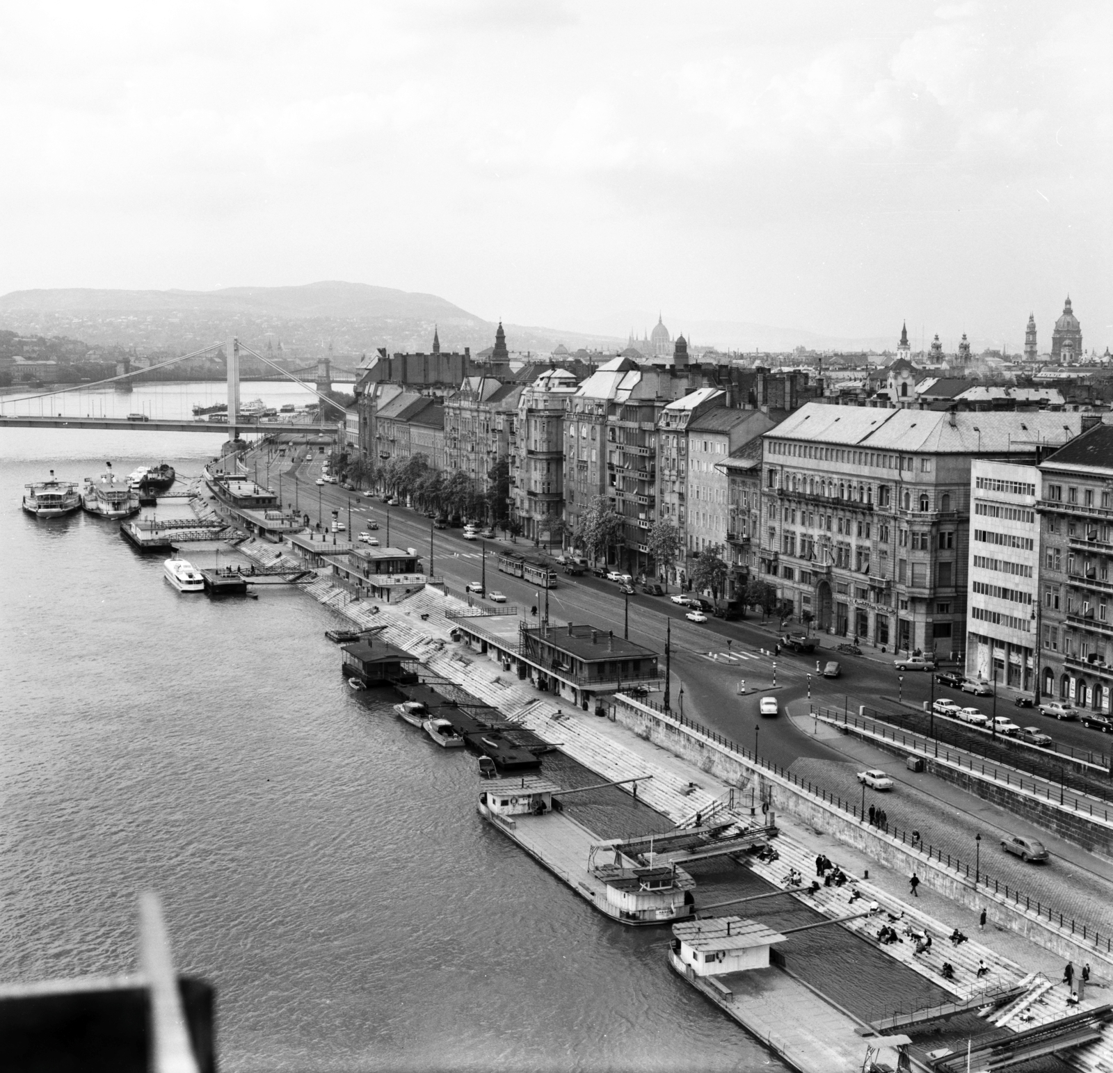 Magyarország, Budapest V., kilátás a Szabadság hídról a Belgrád rakpart és az Erzsébet híd felé., 1966, FŐMTERV, Domonkos Endre, Budapest, Fortepan #252126