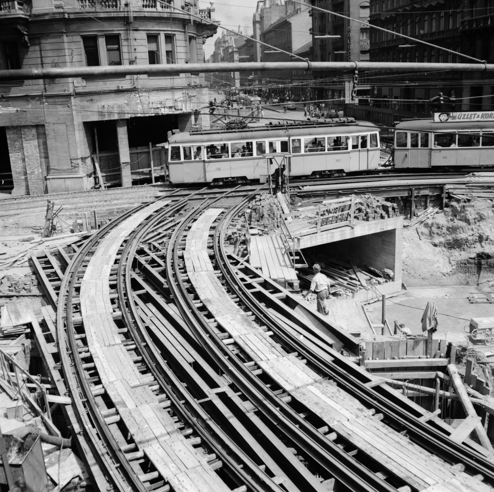 Hungary, Budapest VII.,Budapest VIII., Erzsébet (Lenin) körút - Rákóczi út sarok, a Blaha Lujza téri aluljáró építkezése., 1966, FŐMTERV, Budapest, Fortepan #252131