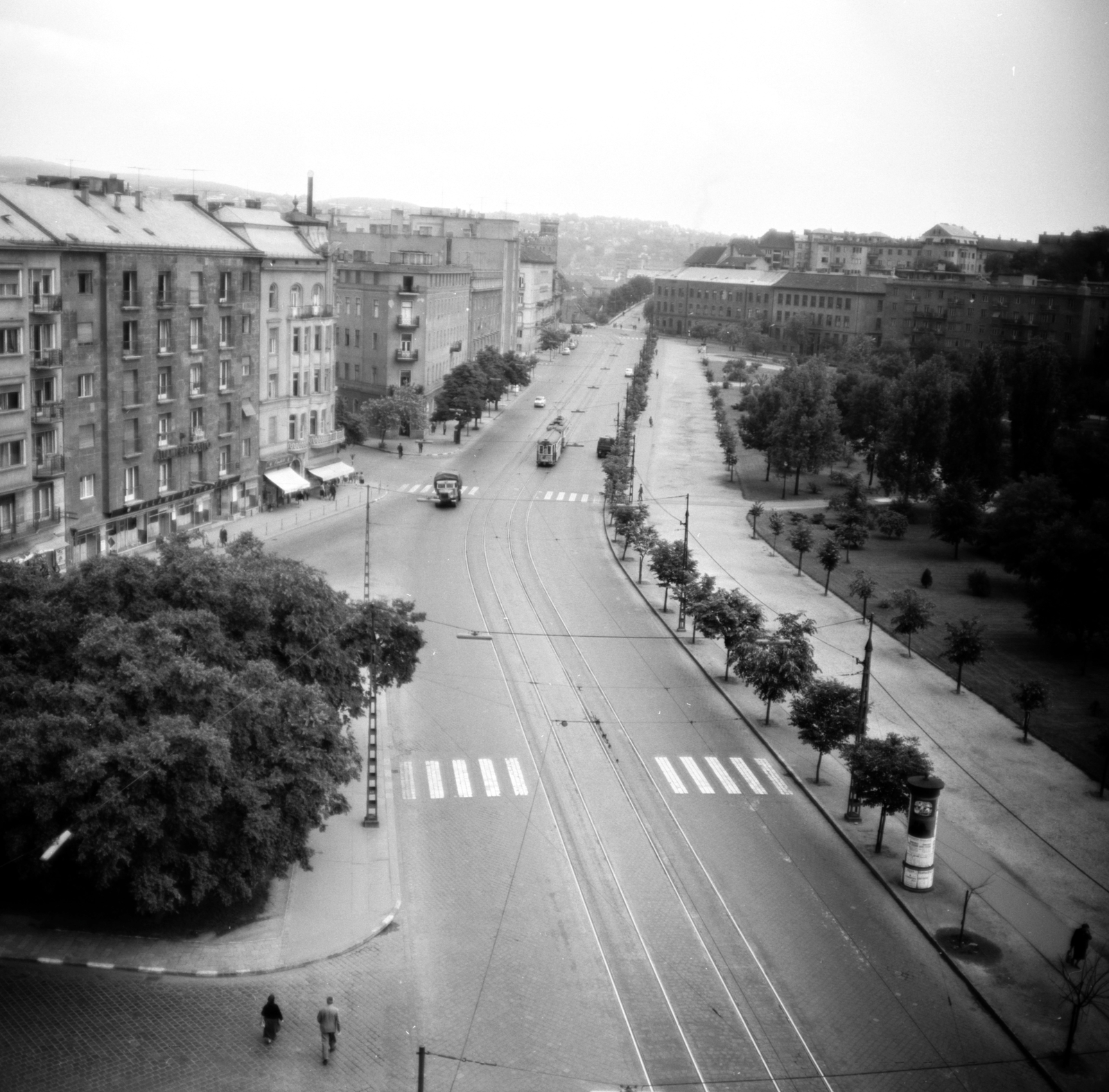 Hungary, Budapest I.,Budapest XII., Krisztina körút a Magyar Jakobinusok tere és az Attila út között, jobbra a Vérmező., 1966, FŐMTERV, Budapest, Fortepan #252134