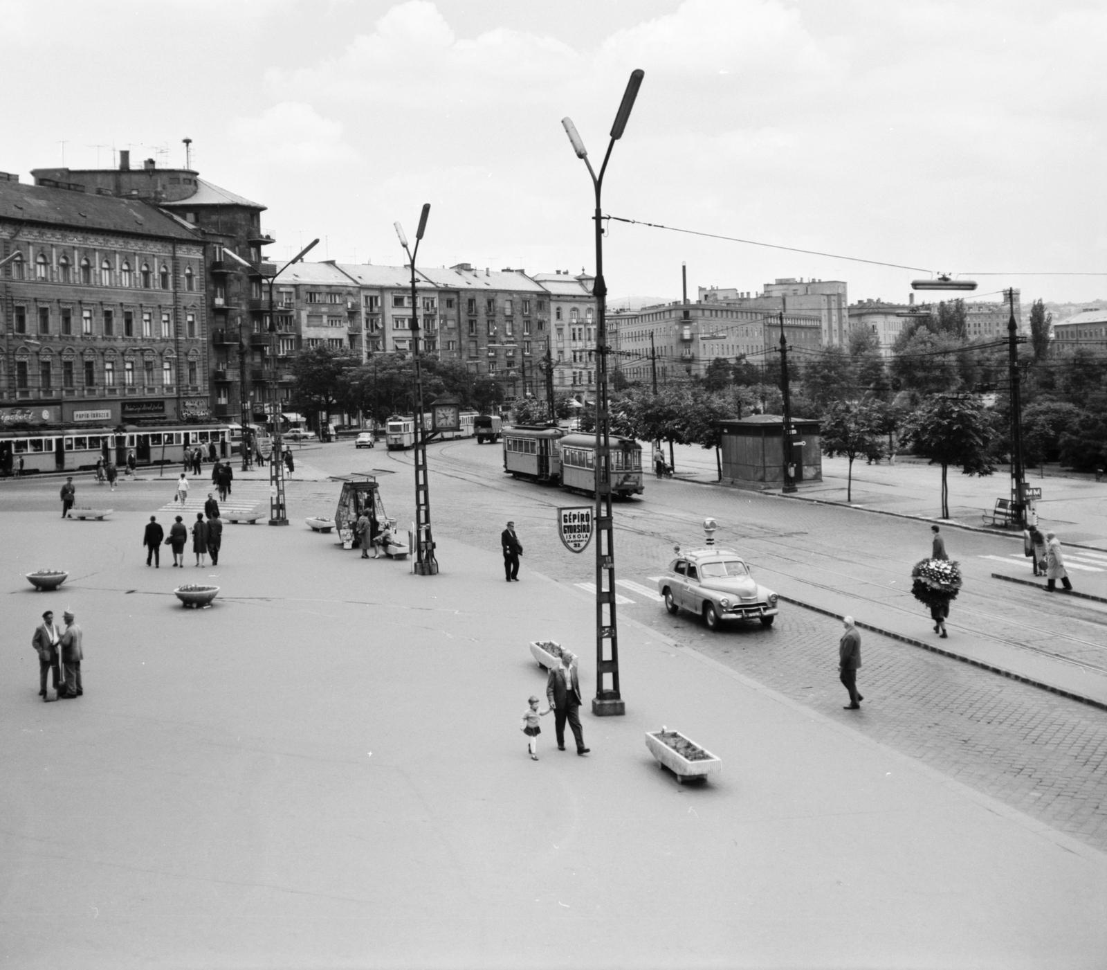 Hungary, Budapest I.,Budapest XII., Krisztina körút a Déli pályaudvar előtt, szemben a Magyar Jakobinusok tere és a Maros utca torkolata, jobbra a Vérmező., 1966, FŐMTERV, Budapest, Fortepan #252135