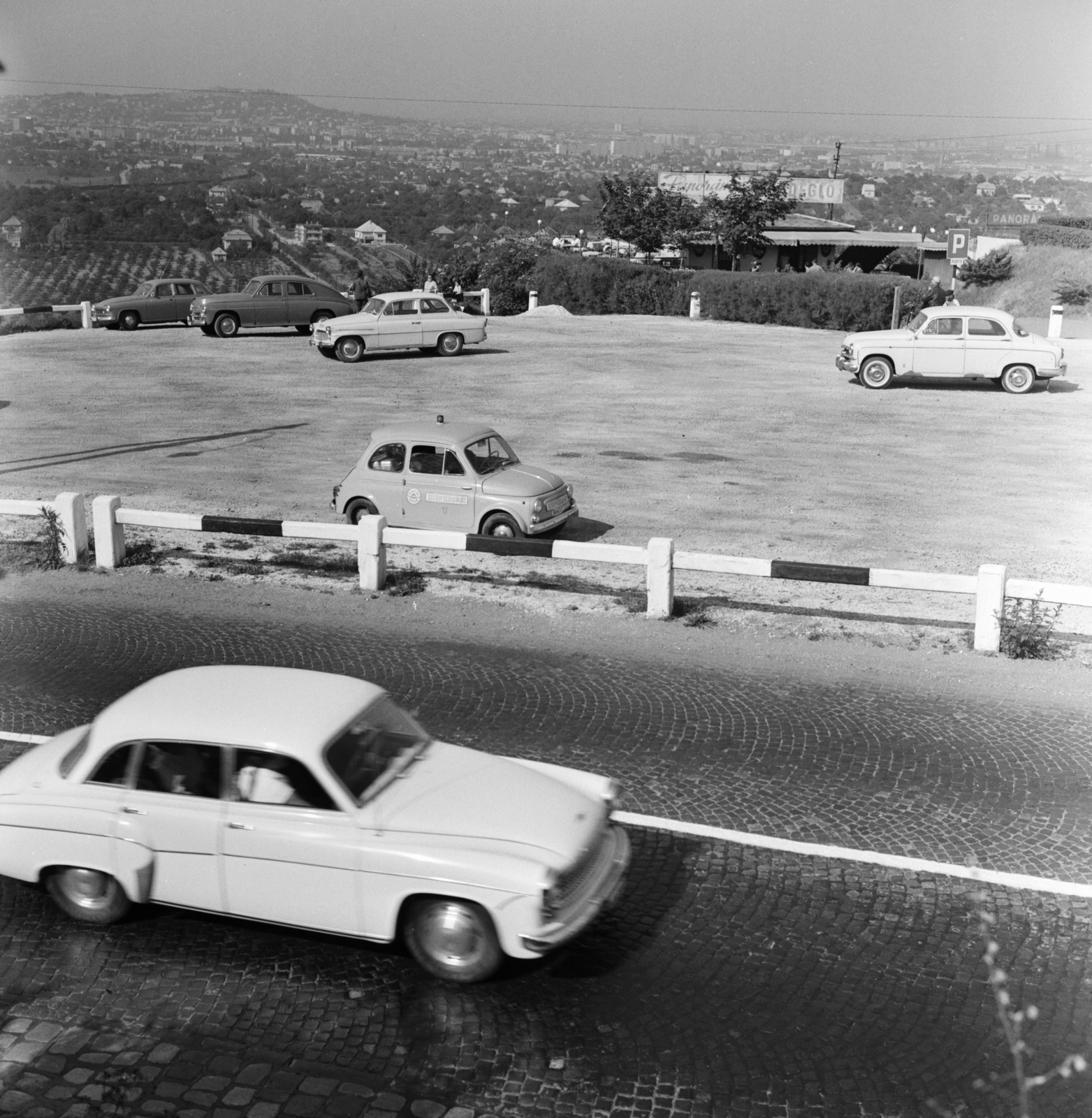 Magyarország, Budapest XI., Panoráma Vendéglő a Balatoni út mellett a kamaraerdei kanyarnál., 1966, FŐMTERV, Domonkos Endre, Wartburg 311/312, Budapest, Fortepan #252161