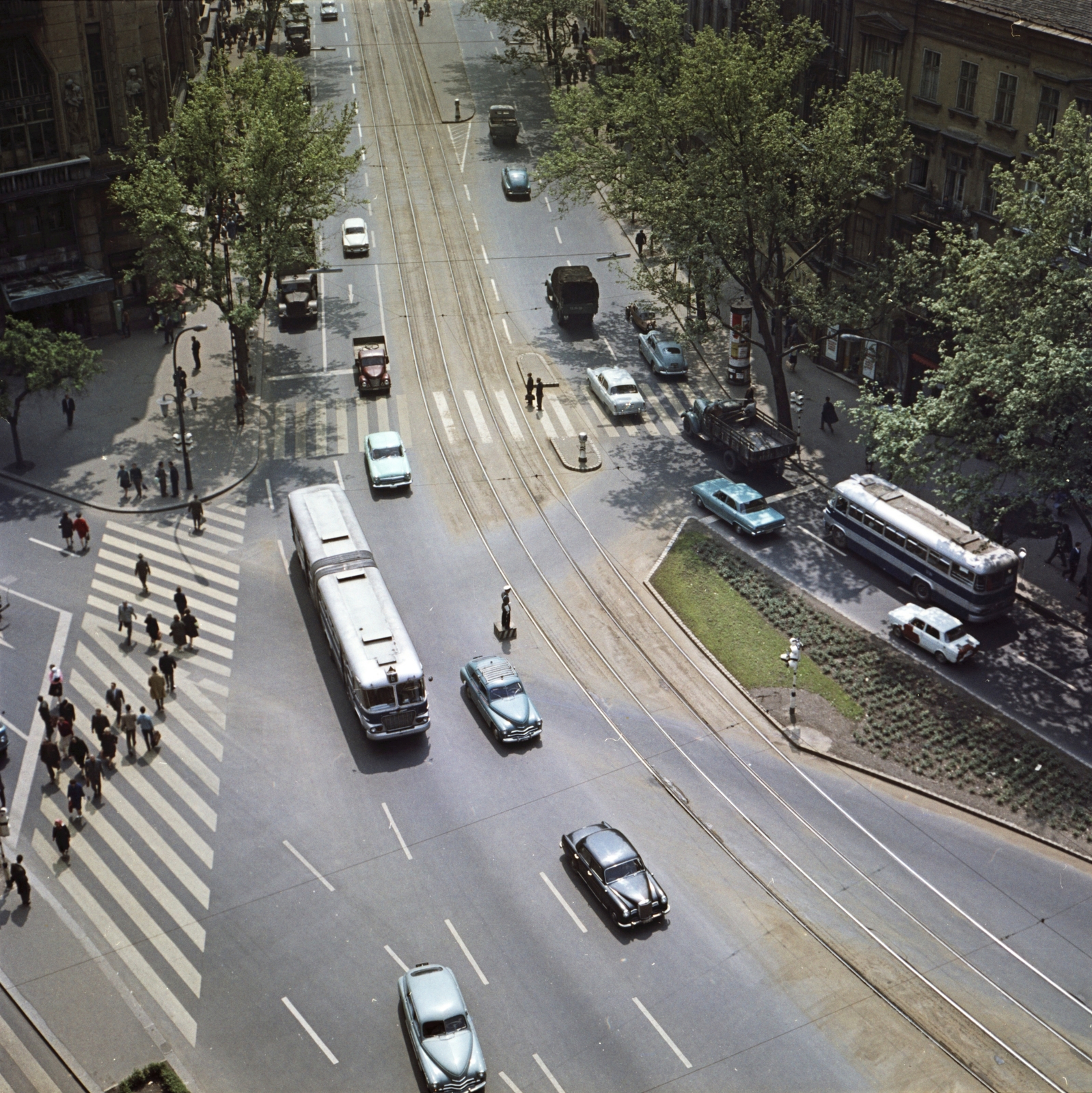 Magyarország, Budapest V.,Budapest VII., Károly (Tanács) körút a Dob utca felől, balra a Dohány utca torkolata., 1966, FŐMTERV, Domonkos Endre, Budapest, Fortepan #252169