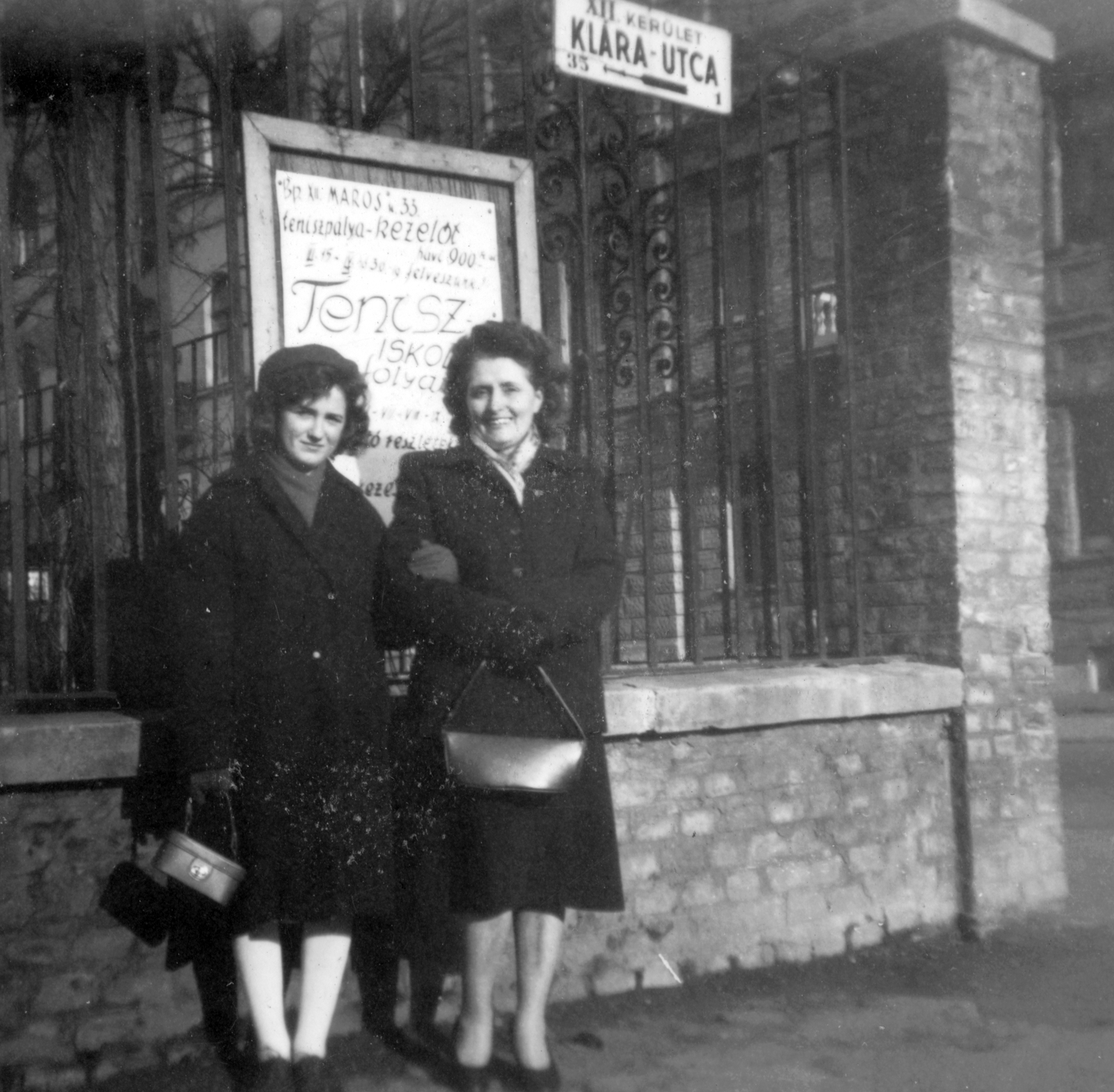 Hungary, Budapest XII., Ignotus (Klára) utca - Csaba utca sarok., 1958, Fortepan, portrait, ad, Budapest, Fortepan #25218