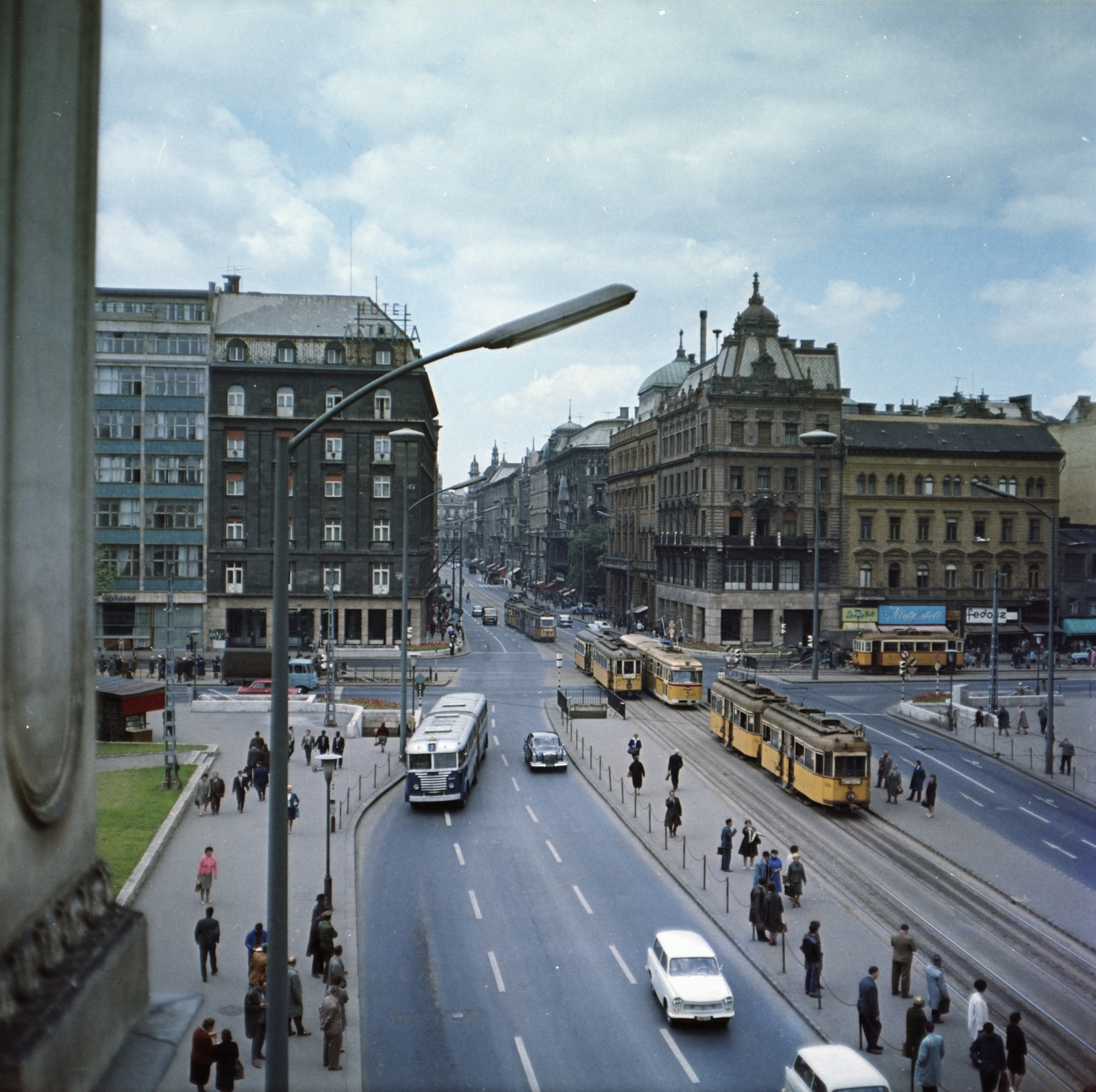 Hungary, Budapest V.,Budapest VII.,Budapest VIII., Rákóczi út az Astoria kereszteződés és a Kossuth Lajos utca felé nézve., 1966, FŐMTERV, Budapest, Fortepan #252204
