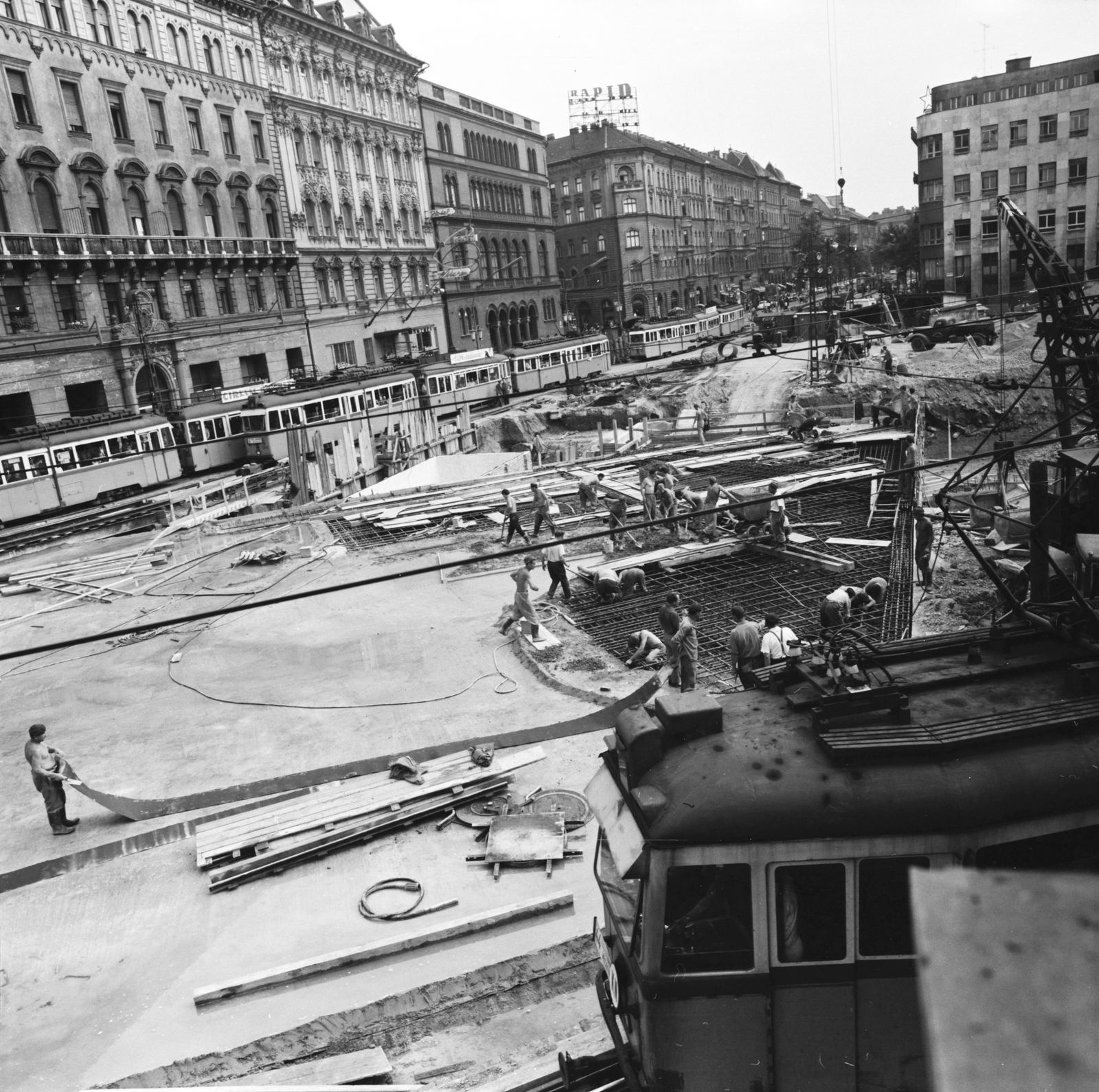 Hungary, Budapest VII.,Budapest VIII., Nagykörút - Rákóczi út kereszteződés, a Blaha Lujza téri aluljáró építési területe., 1966, FŐMTERV, Budapest, Fortepan #252261