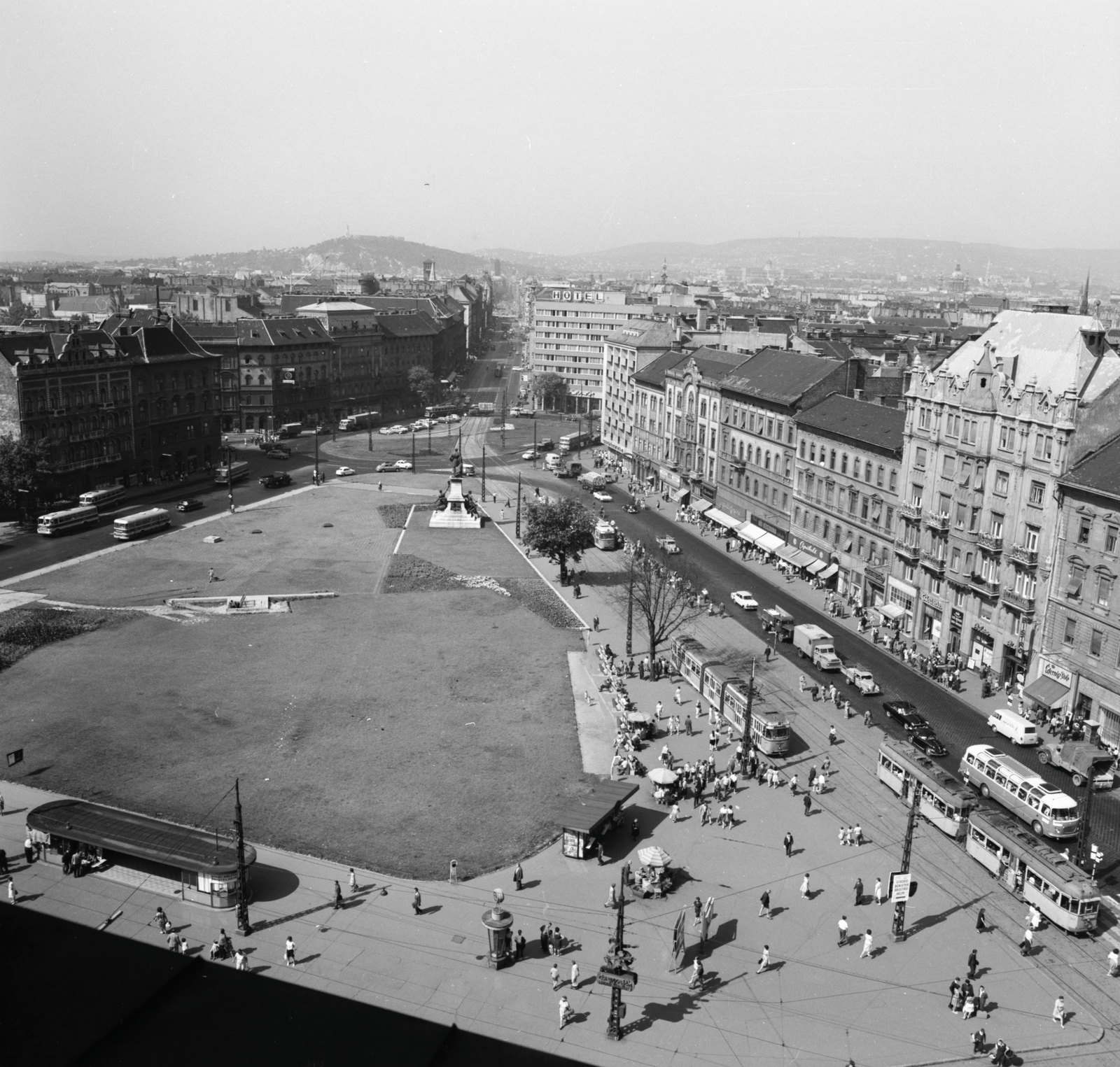 Hungary, Budapest VII.,Budapest VIII., kilátás a Keleti pályaudvar épületéről a Baross tér és a Rákóczi út felé., 1966, FŐMTERV, Budapest, Fortepan #252284