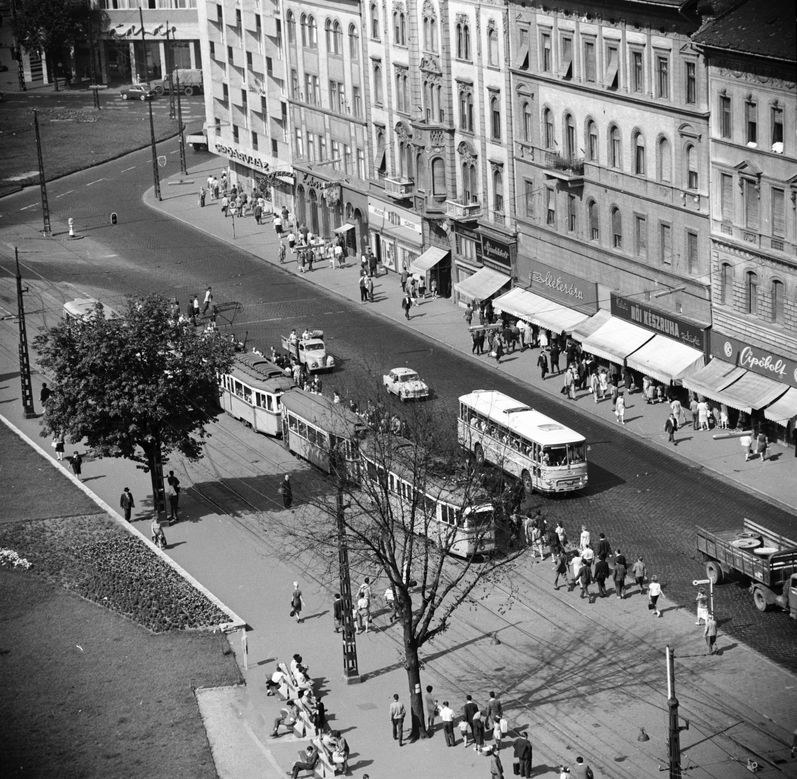 Magyarország, Budapest VIII.,Budapest VII., kilátás a Keleti pályaudvar épületéről Baross tér és a Rottenbiller utca torkolata felé., 1966, FŐMTERV, Domonkos Endre, Budapest, Fortepan #252285