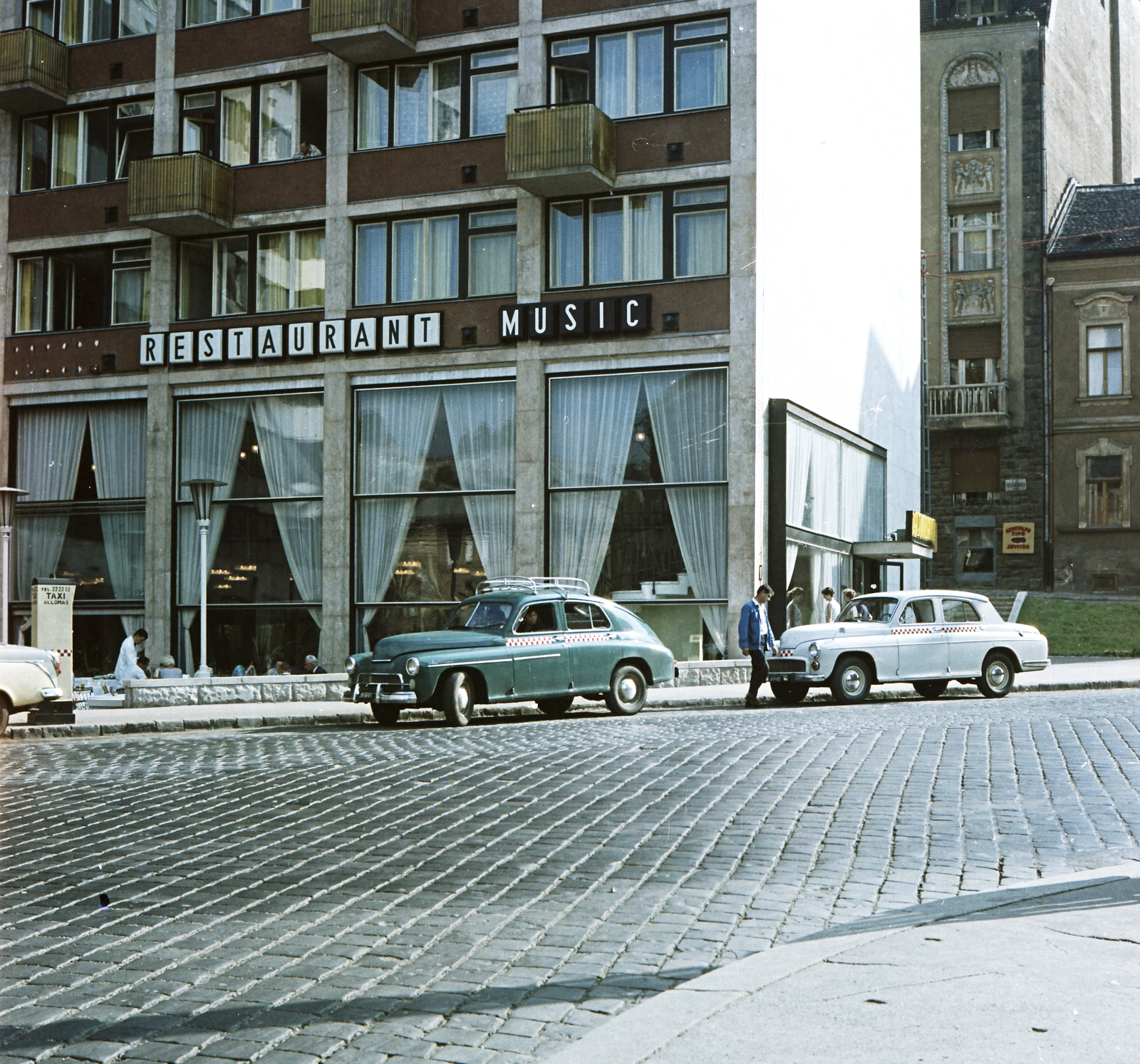 Magyarország, Budapest V., Krisztina tér a Krisztina körút felől, szemben a Zöldfa étterem., 1966, FŐMTERV, Domonkos Endre, Budapest, Fortepan #252297