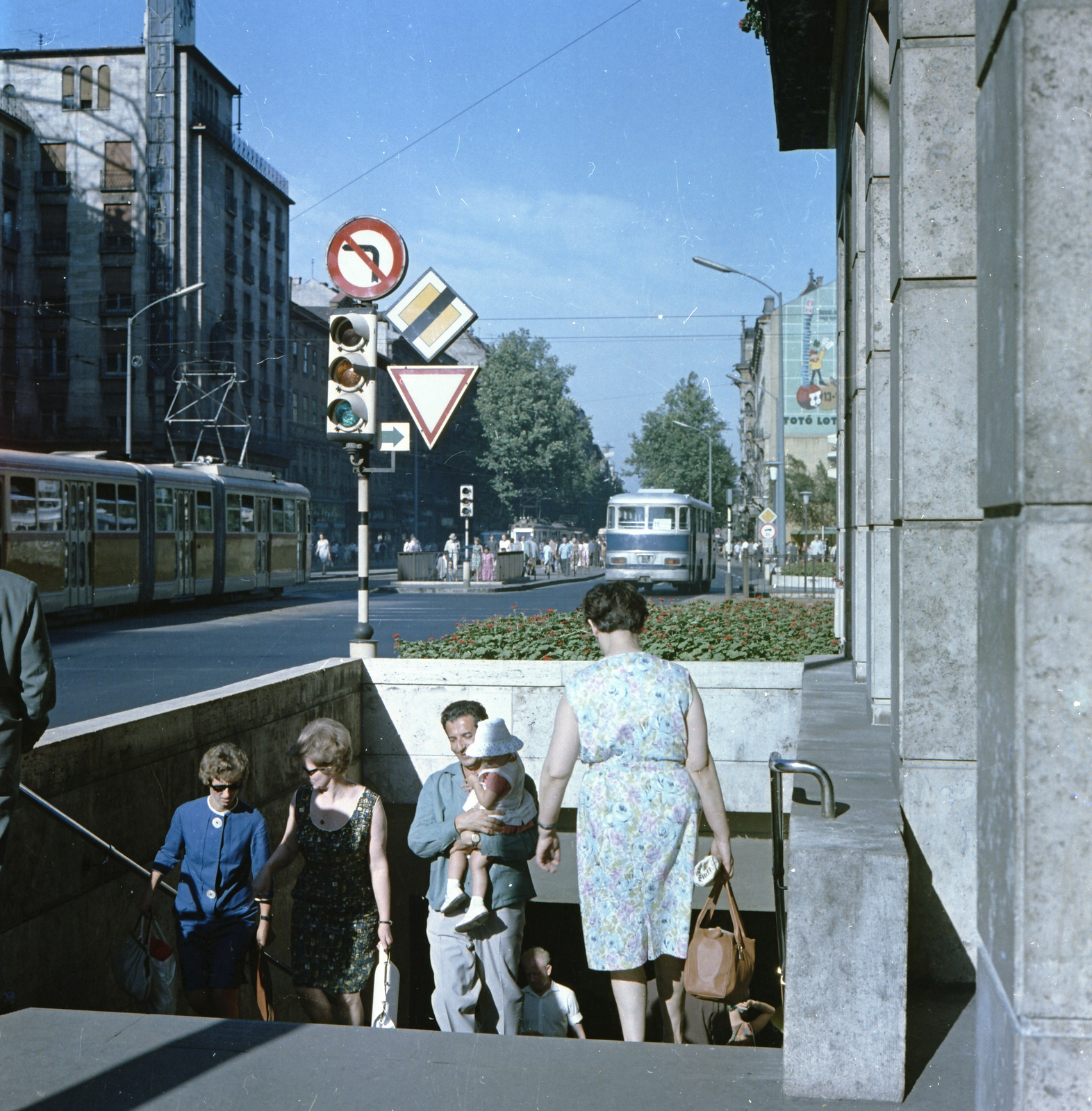 Magyarország, Budapest V.,Budapest VII.,Budapest VIII., Astoria kereszteződés a Rákóczi út felé nézve., 1966, FŐMTERV, Domonkos Endre, Budapest, Fortepan #252298