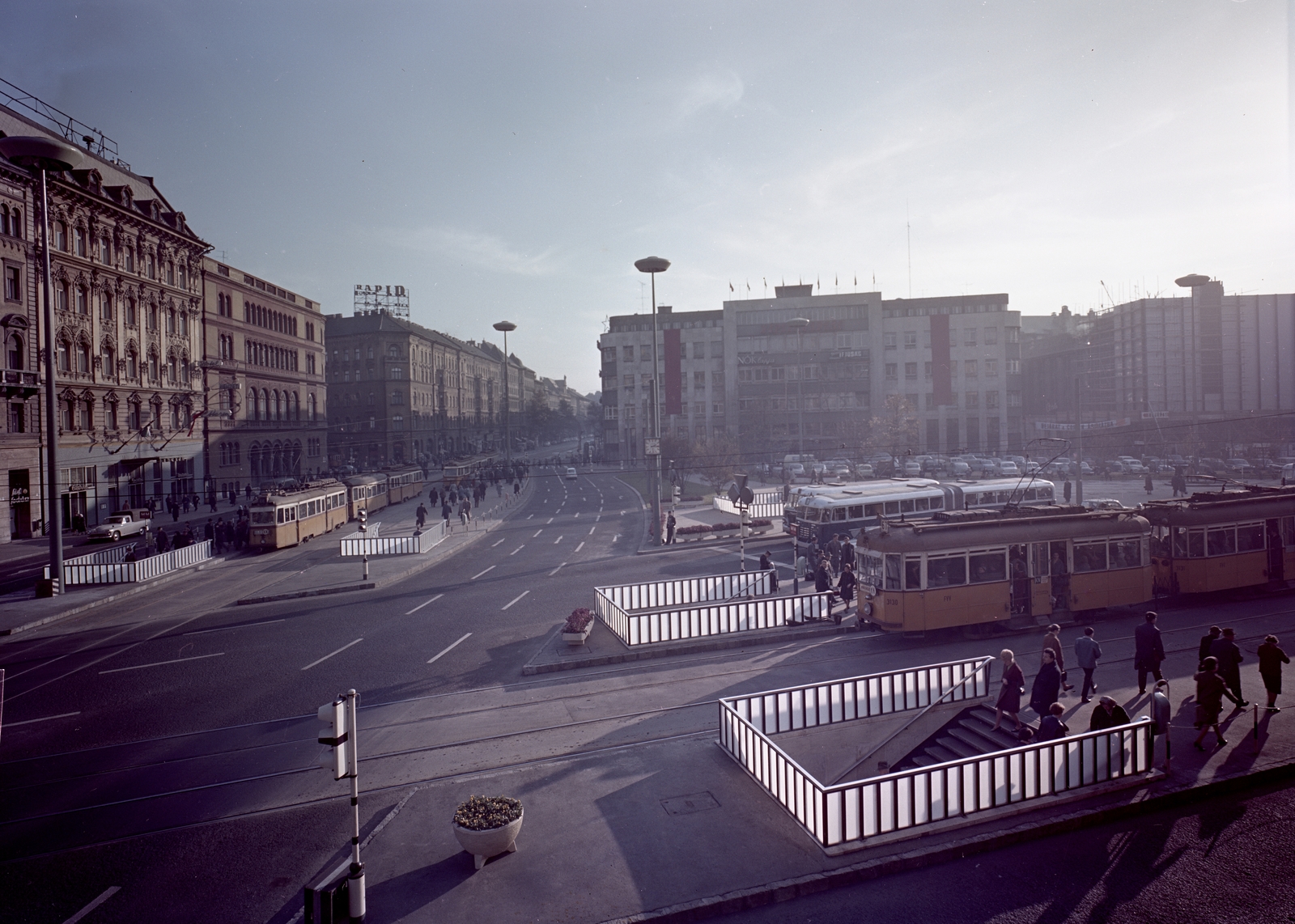 Hungary, Budapest VIII., balra a József körút, jobbra a Blaha Lujza tér a Rákóczi út sarkán álló EMKE házból nézve., 1967, FŐMTERV, colorful, Budapest, Fortepan #252478