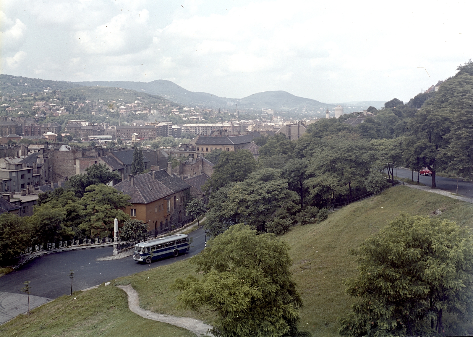 Hungary, Budapest I., kilátás a Fehérvári rondelláról a Krisztinaváros és a budai hegyek felé, előtérben a Palota út és a Tábor utca találkozása., 1967, FŐMTERV, Budapest, Fortepan #252482
