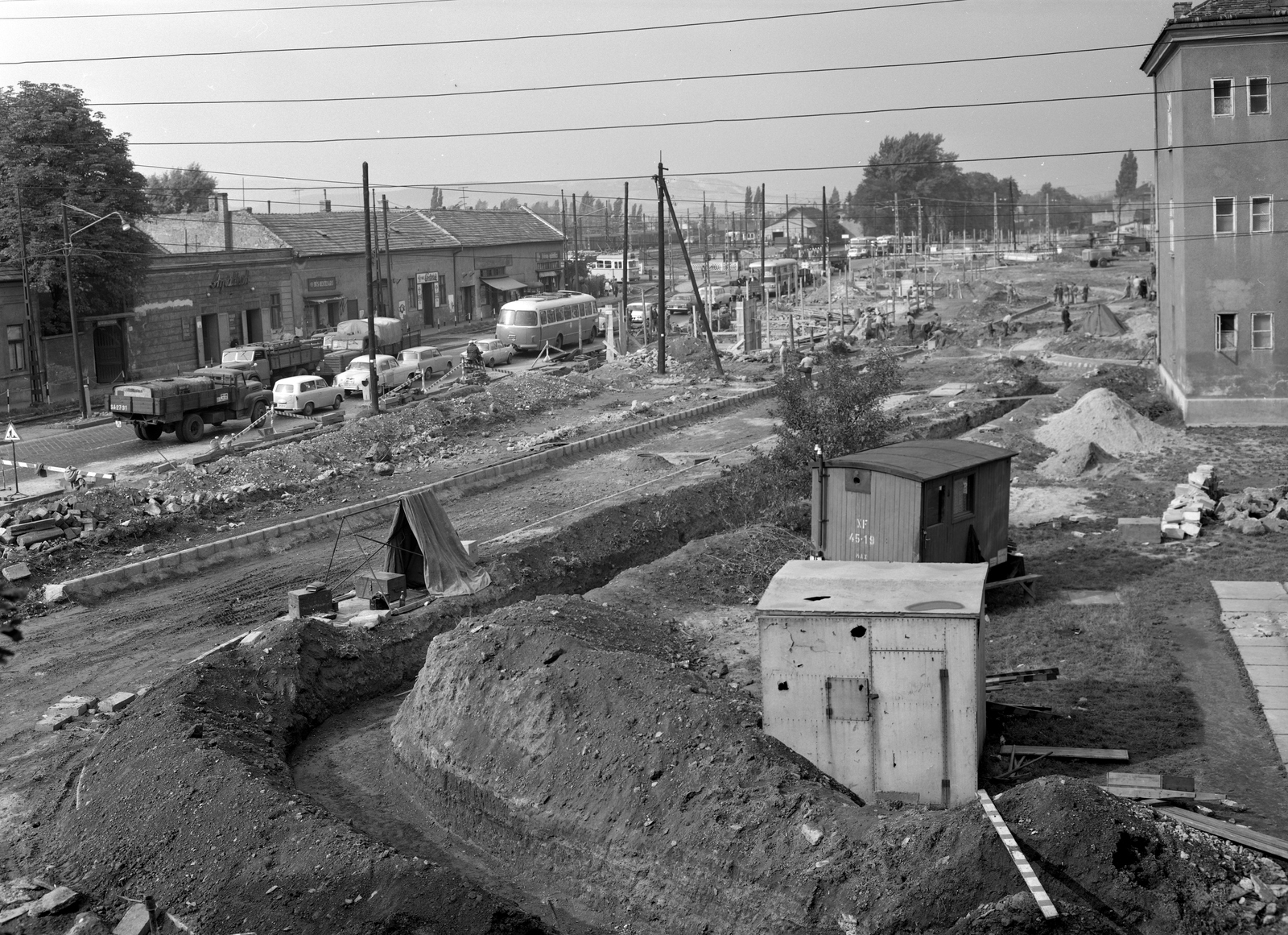 Magyarország, Budapest III., Szentendrei út a Bogdáni útnál, a RUB (Rheinstahl Union Brückenau) rendszerű ideiglenes felüljáró felállításának előkészítő munkálatai., 1968, FŐMTERV, Domonkos Endre, Budapest, Fortepan #252509