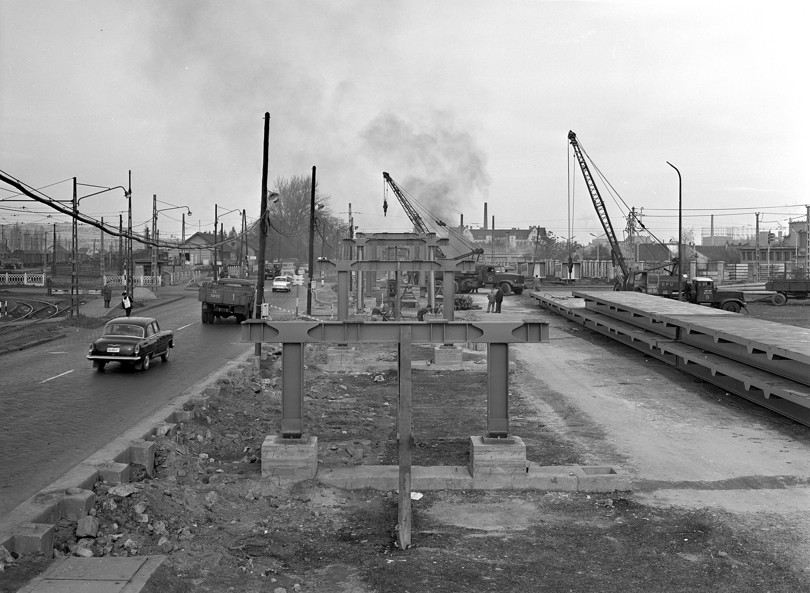 Magyarország, Budapest III., Szentendrei út a Bogdáni útnál, RUB (Rheinstahl Union Brückenau) rendszerű ideiglenes felüljáró összeszerelése., 1968, FŐMTERV, Domonkos Endre, Budapest, Fortepan #252513