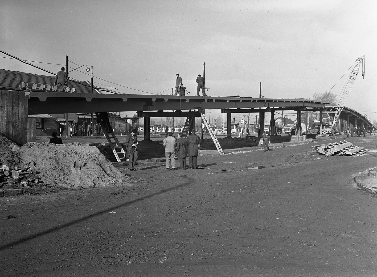 Hungary, Budapest III., Szentendrei út a Bogdáni útnál, RUB (Rheinstahl Union Brückenau) rendszerű ideiglenes felüljáró összeszerelése., 1968, FŐMTERV, Budapest, Fortepan #252514