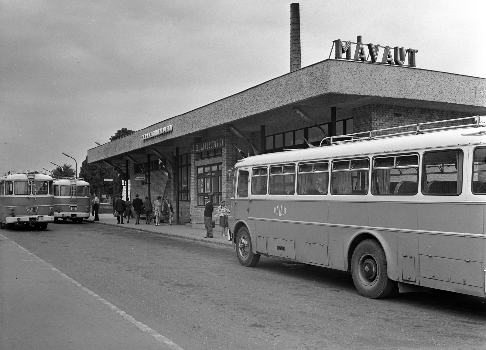 Hungary, Óbuda, Budapest III., Bécsi út, MÁVAUT autóbusz-végállomás a Vörösvári út közelében., 1969, FŐMTERV, Budapest, Ikarus-brand, bus, Ikarus 620, Fortepan #252546