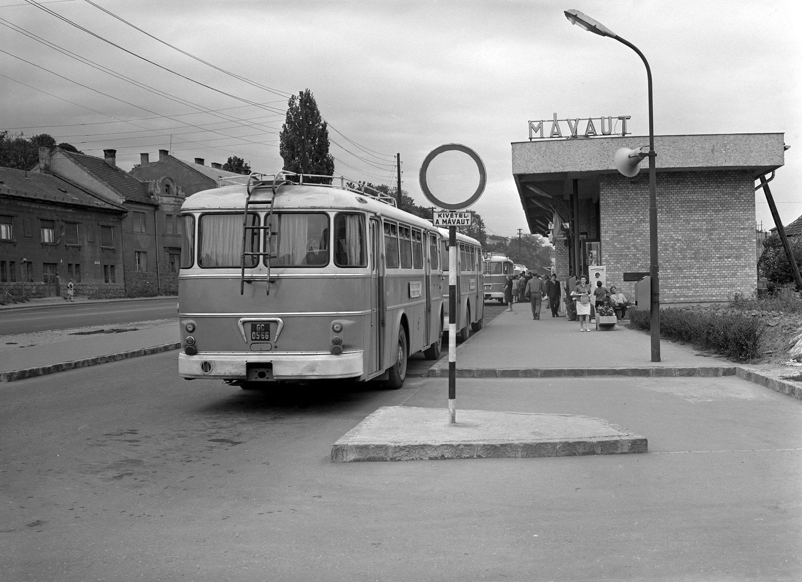 Hungary, Budapest III., Bécsi út, MÁVAUT autóbusz-végállomás a Vörösvári út közelében., 1969, FŐMTERV, Budapest, Ikarus 620, bus, Fortepan #252550