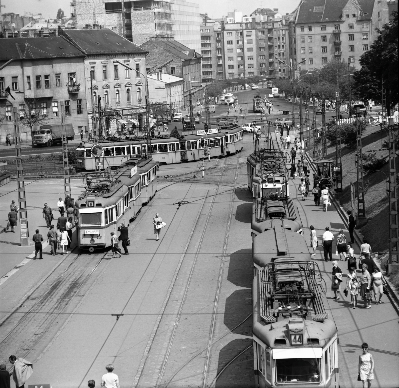 Hungary, Budapest II., kilátás a Várfok utca felől a Széll Kálmán (Moszkva) tér és a Margit körút (Mártírok útja) felé., 1969, FŐMTERV, Budapest, Fortepan #252556
