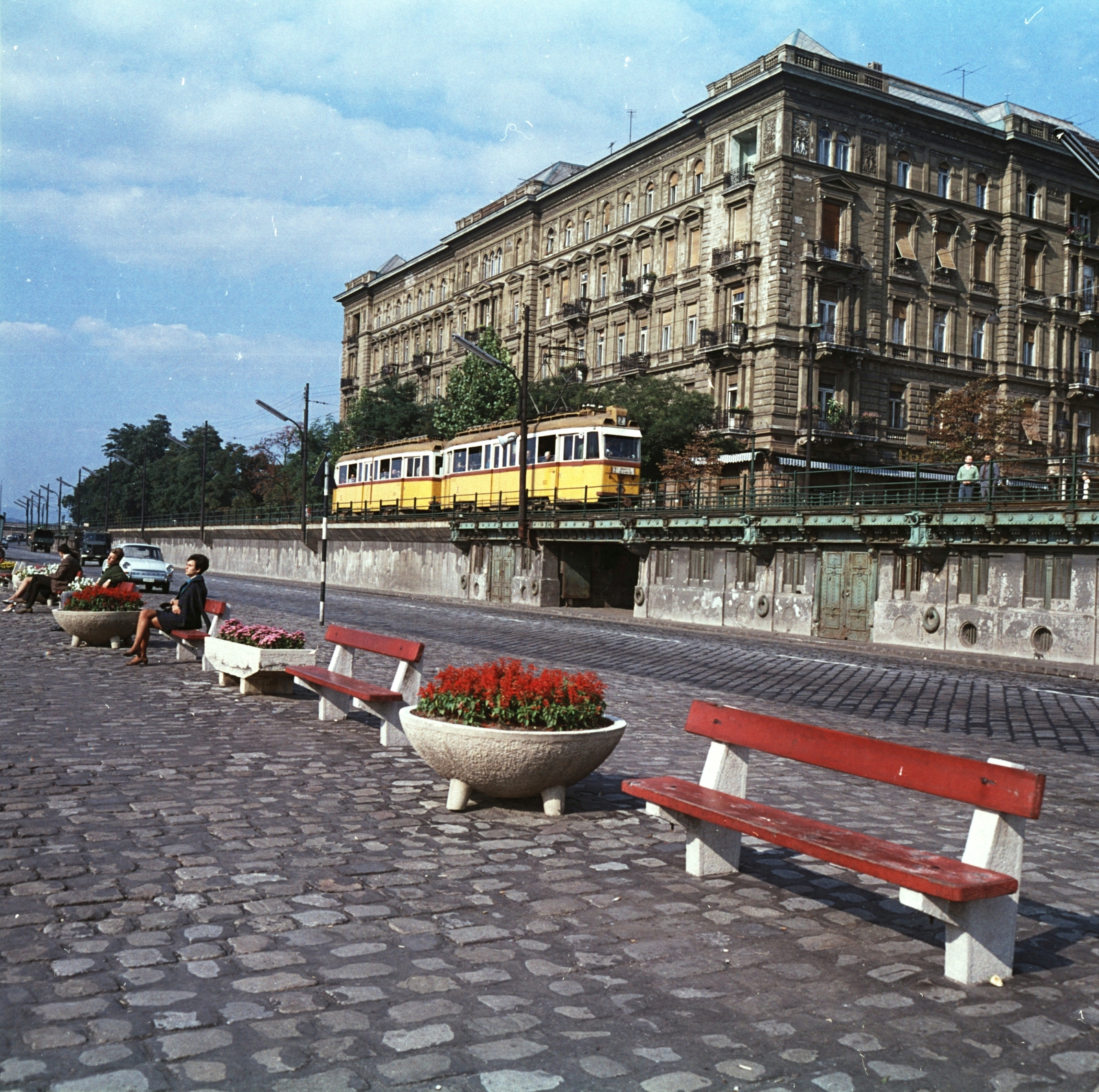 Hungary, Budapest V., pesti alsó rakpart a Dunakorzó felé nézve, háttérben a Thonet-udvar., 1969, FŐMTERV, Budapest, Fortepan #252597