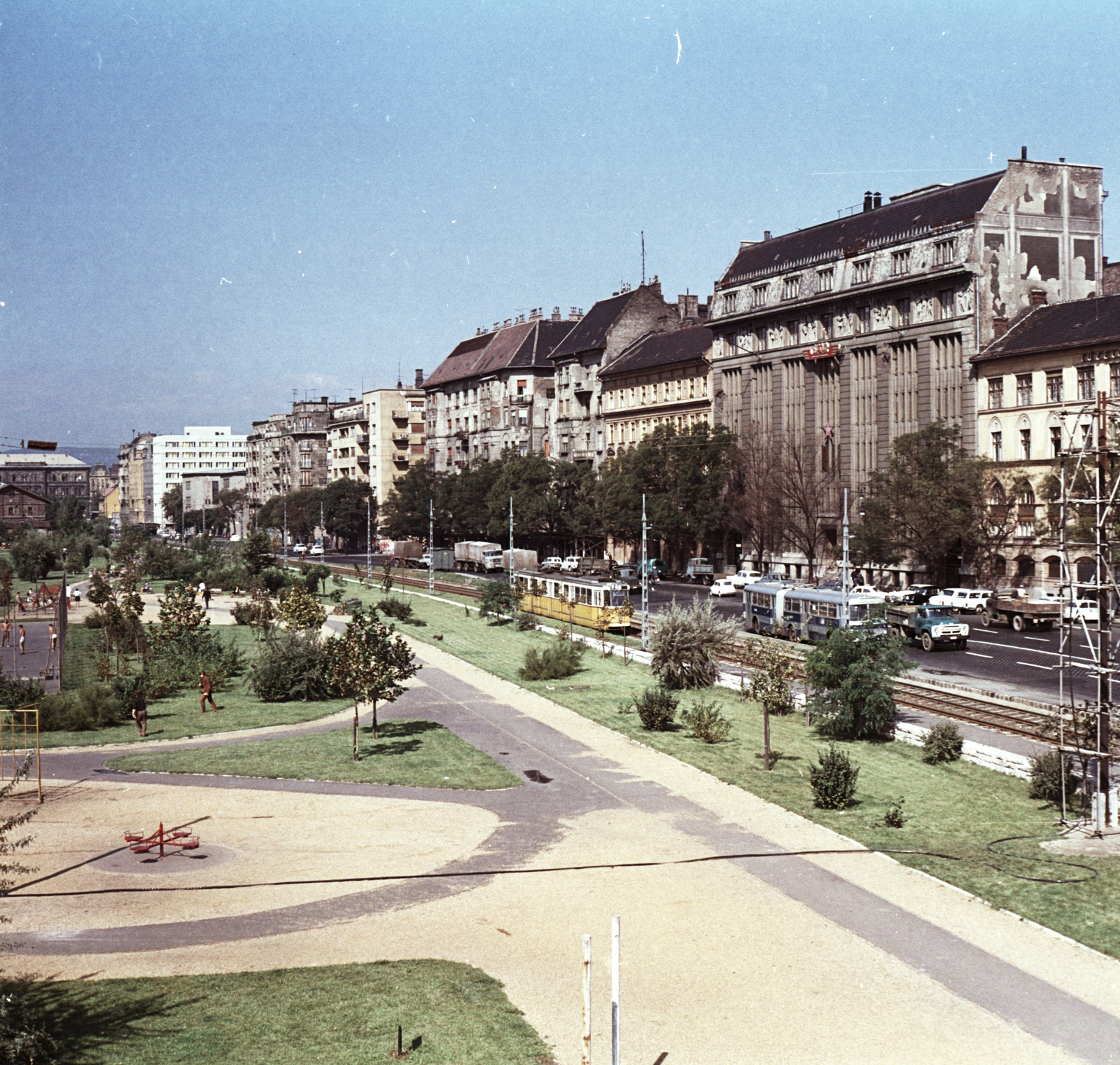 Hungary, Budapest IX., a mai Nehru part, jobbra a Közraktár utca házsoraa Petőfi hídról nézve., 1969, FŐMTERV, Budapest, Fortepan #252599
