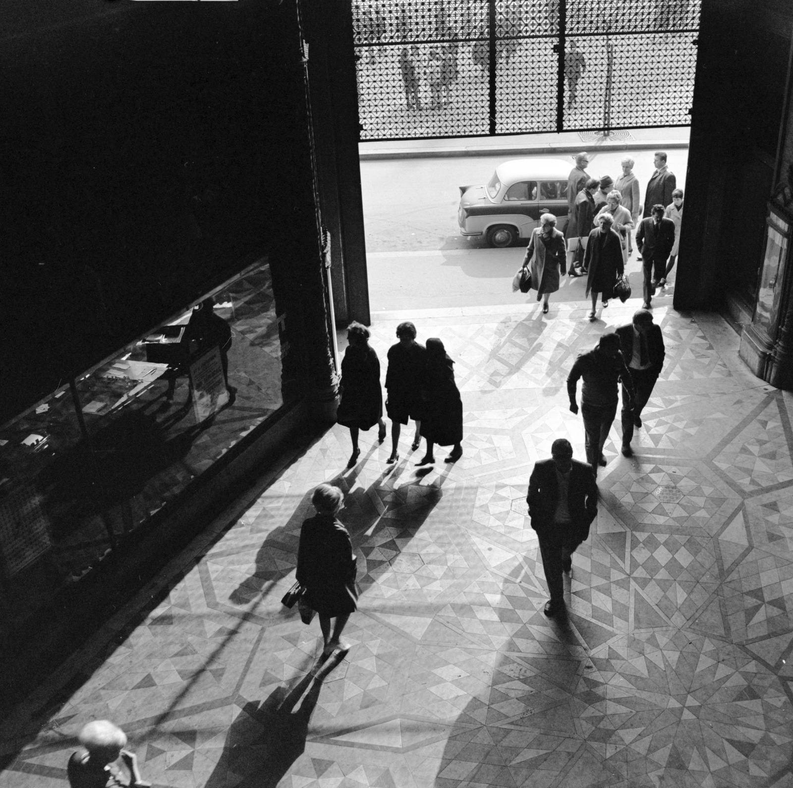 Hungary, Budapest V., Ferenciek tere (Felszabadulás tér), Párizsi udvar., 1969, FŐMTERV, Budapest, Fortepan #252608