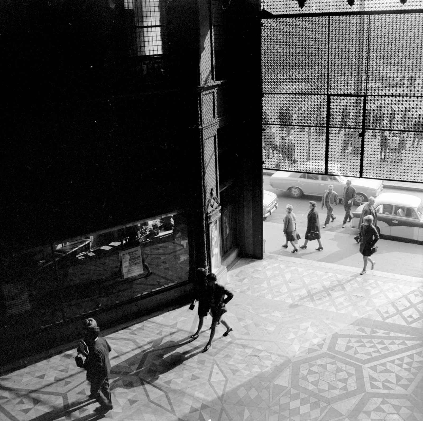 Hungary, Budapest V., Ferenciek tere (Felszabadulás tér), Párizsi udvar., 1969, FŐMTERV, Budapest, Fortepan #252609