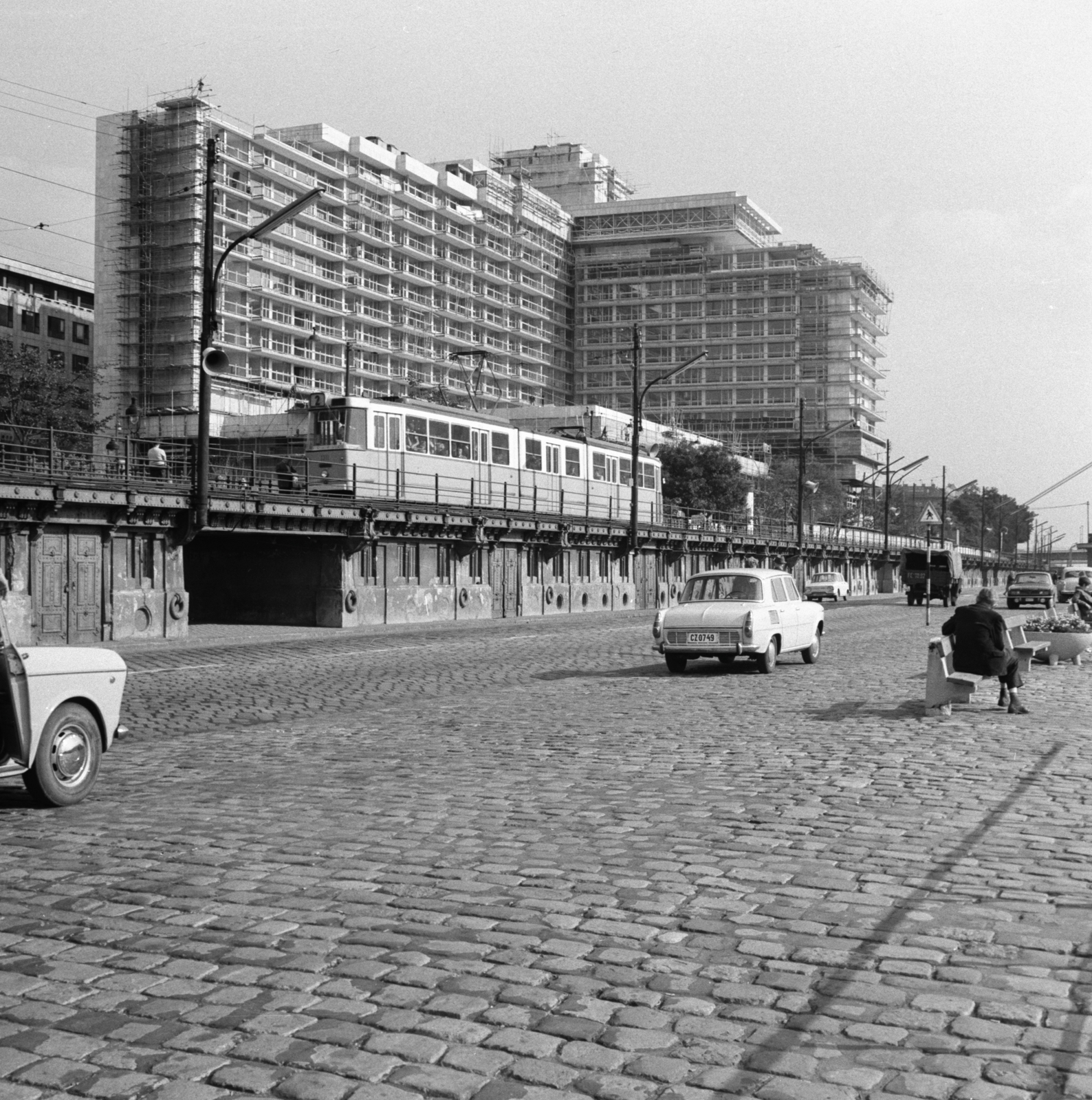 Hungary, Budapest V., pesti alsó rakpart a Dunakorzó alaltt, háttérben Hotel Duna Intercntinental., 1969, FŐMTERV, Budapest, Fortepan #252616