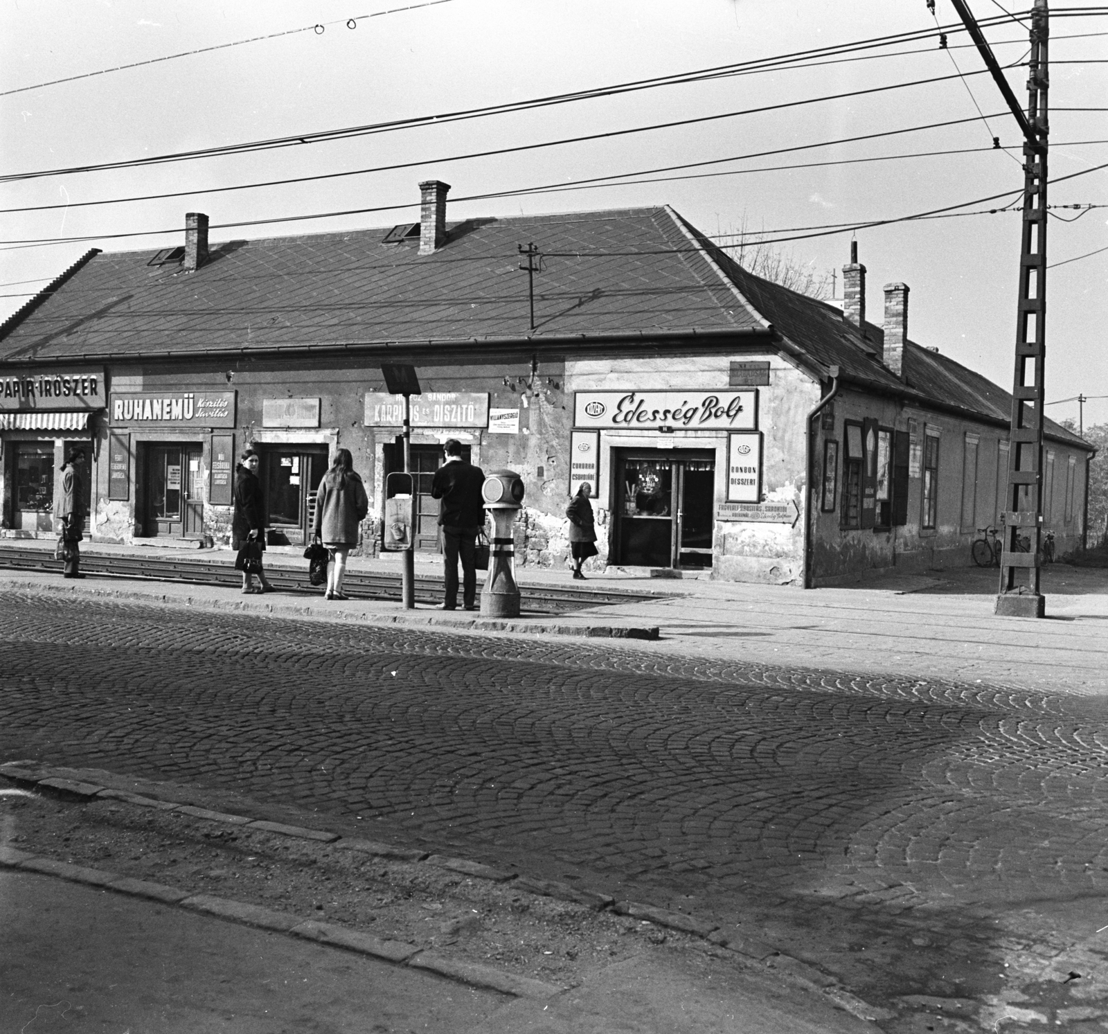 Hungary, Budapest XI., Fehérvári út (Szabadság) út, villamosmegálló az Albertfalva utcánál., 1969, FŐMTERV, Budapest, Fortepan #252642