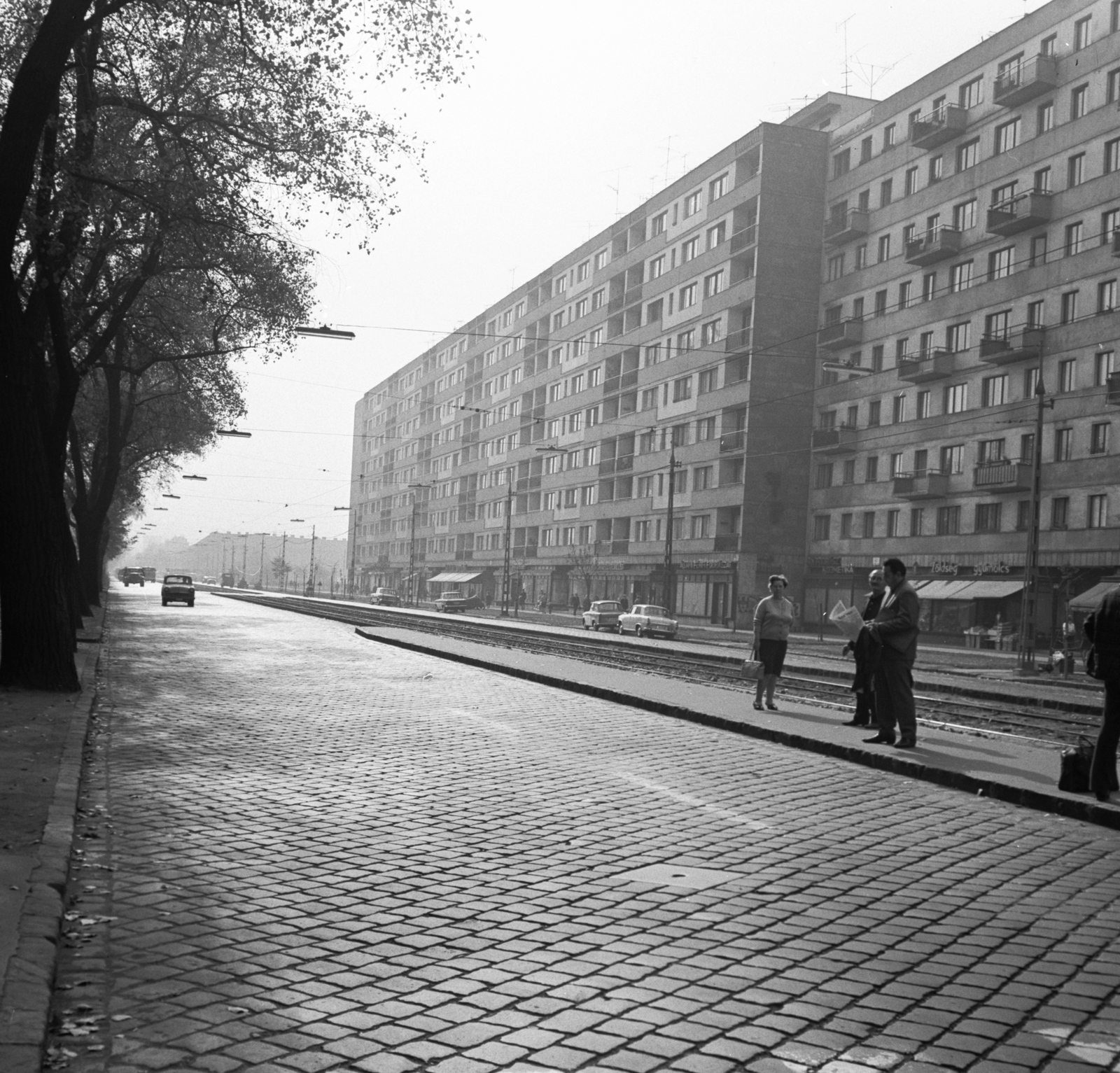 Hungary, Budapest XIII., Váci út Frangepán utcától a Váci út - Róbert Károly körút kereszteződése felé nézve., 1969, FŐMTERV, Budapest, tram stop, Fortepan #252653