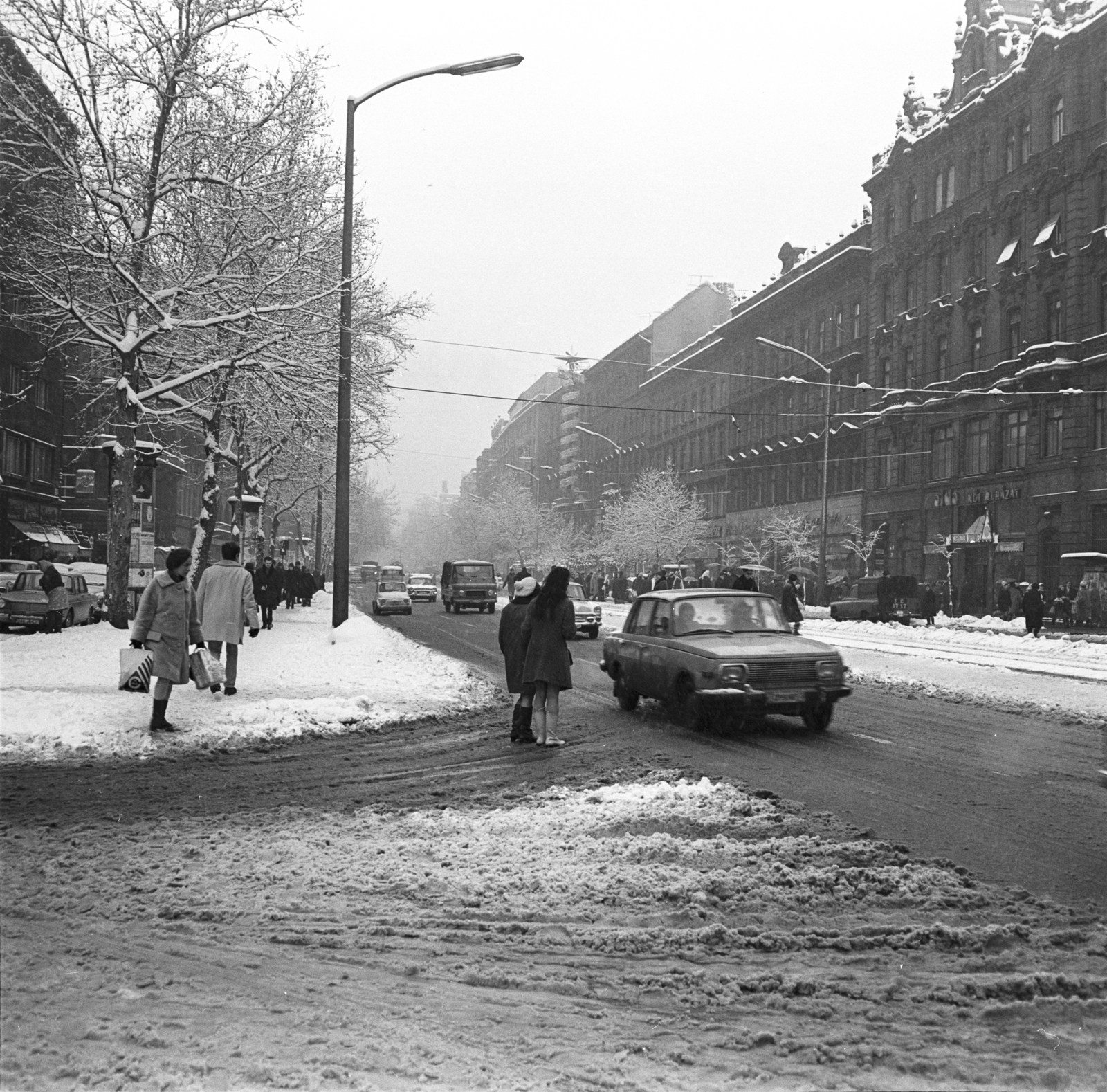 Magyarország, Budapest VII.,Budapest VIII., Rákóczi út a Gyulai Pál utca torkolatánál., 1969, FŐMTERV, Domonkos Endre, Budapest, Wartburg-márka, Fortepan #252681