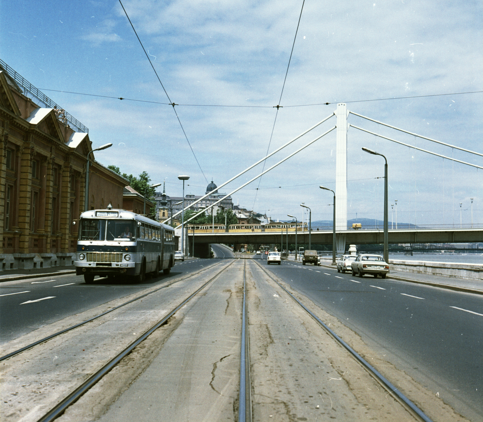 Magyarország, Budapest I., Szent Gellért rakpart a Rudas fürdő előtt, szemben az Erzsébet híd hídfője., 1970, FŐMTERV, Domonkos Endre, Budapest, Opel Rekord C, Fortepan #252697