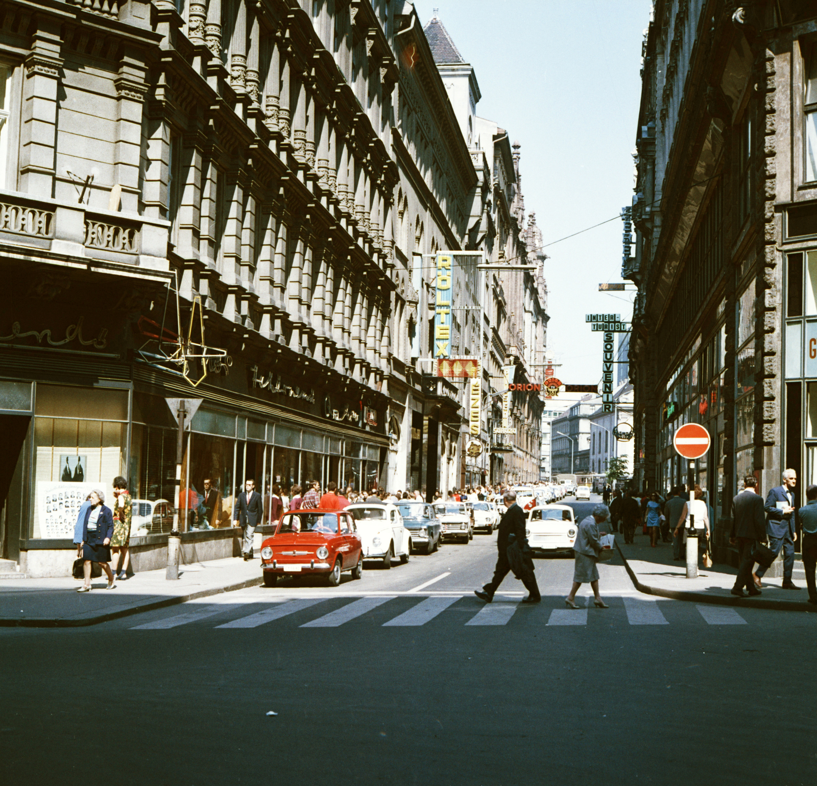 Hungary, Budapest V., Váci utca, szemben Kígyó utca a Ferenciek tere (Felszabadulás tér) felé nézve., 1970, FŐMTERV, Budapest, colorful, Fortepan #252763